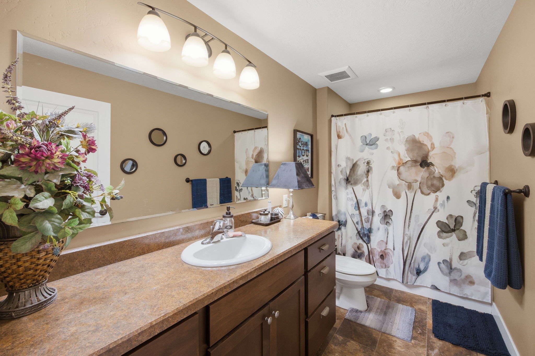 150 Jet Lane Property Photo 40