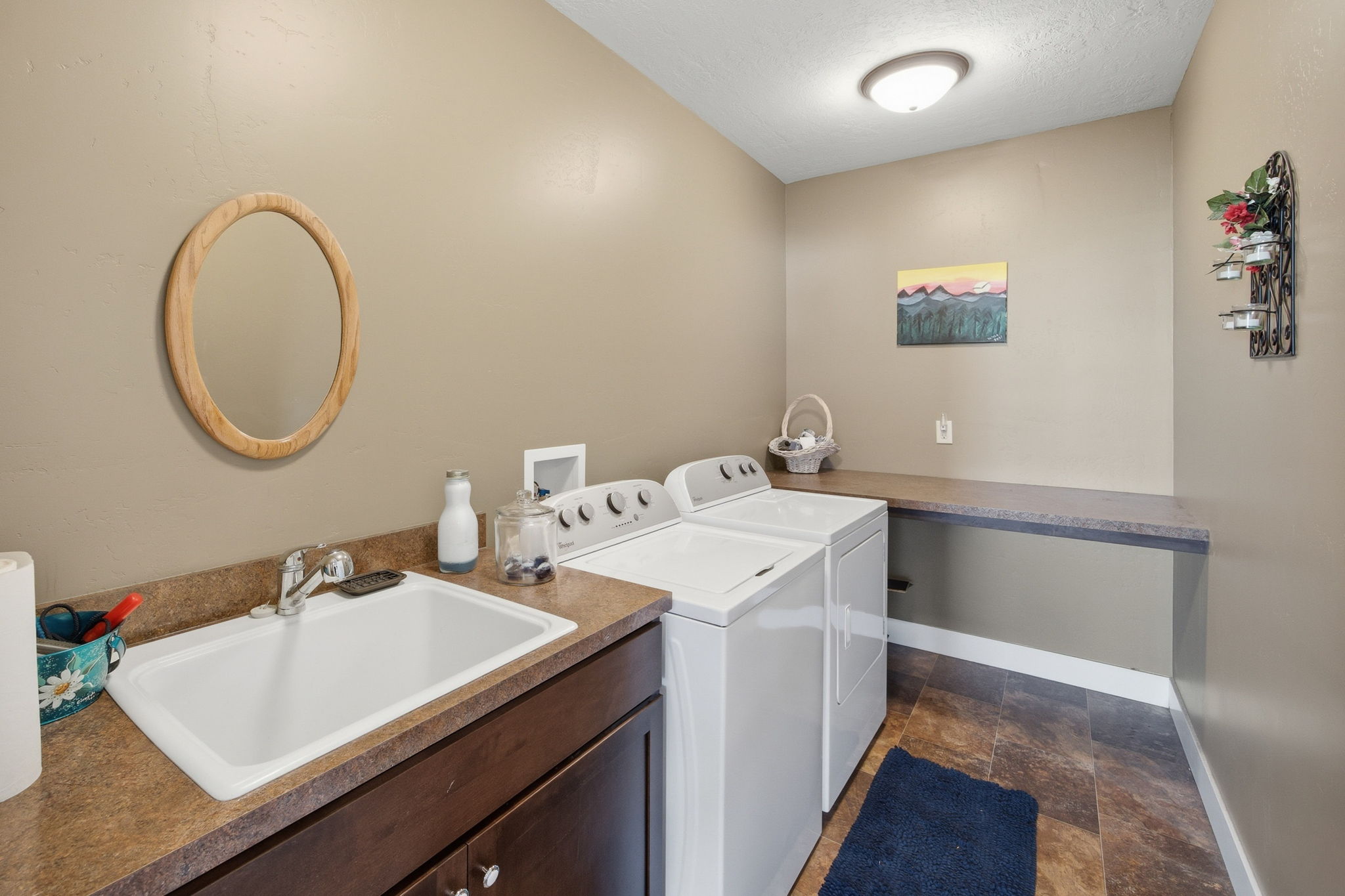 150 Jet Lane Property Photo 46