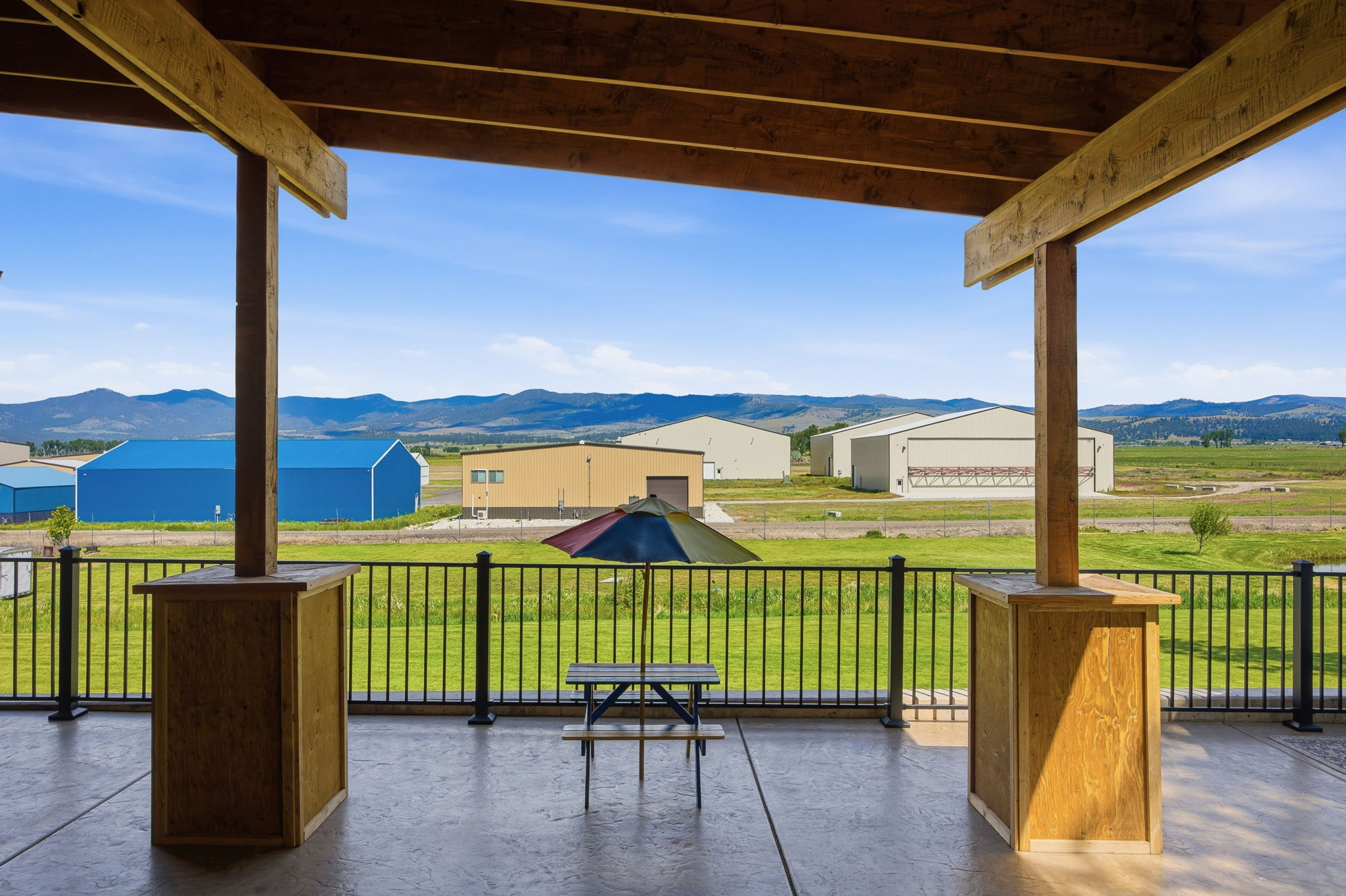 150 Jet Lane Property Photo 53