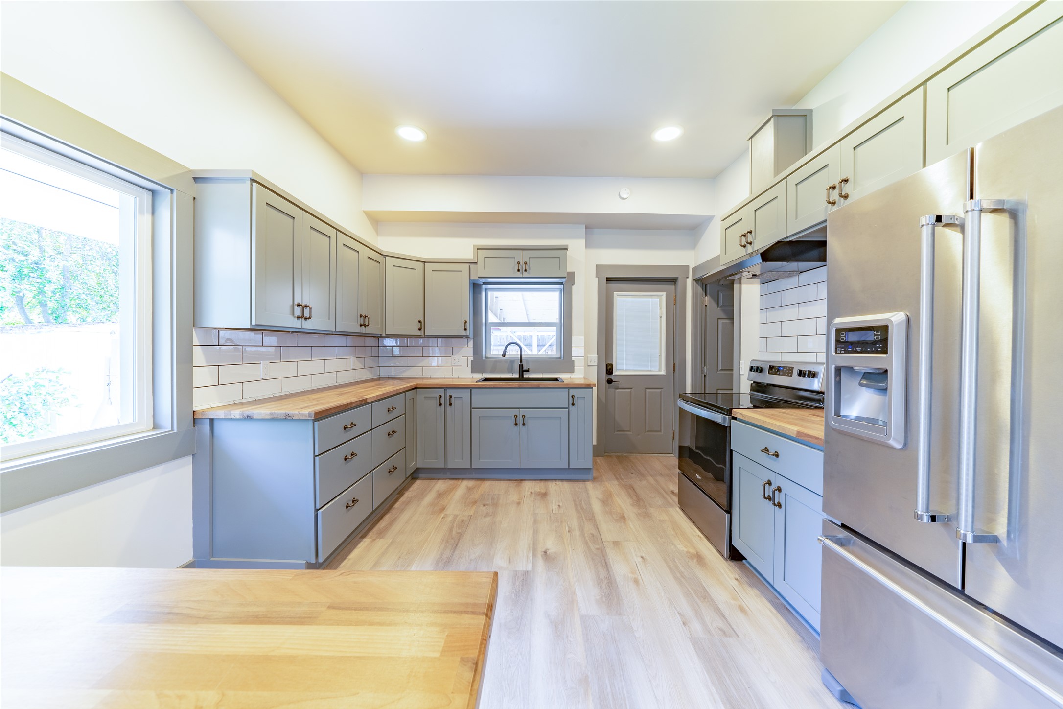 130 10th Street E Property Photo 3