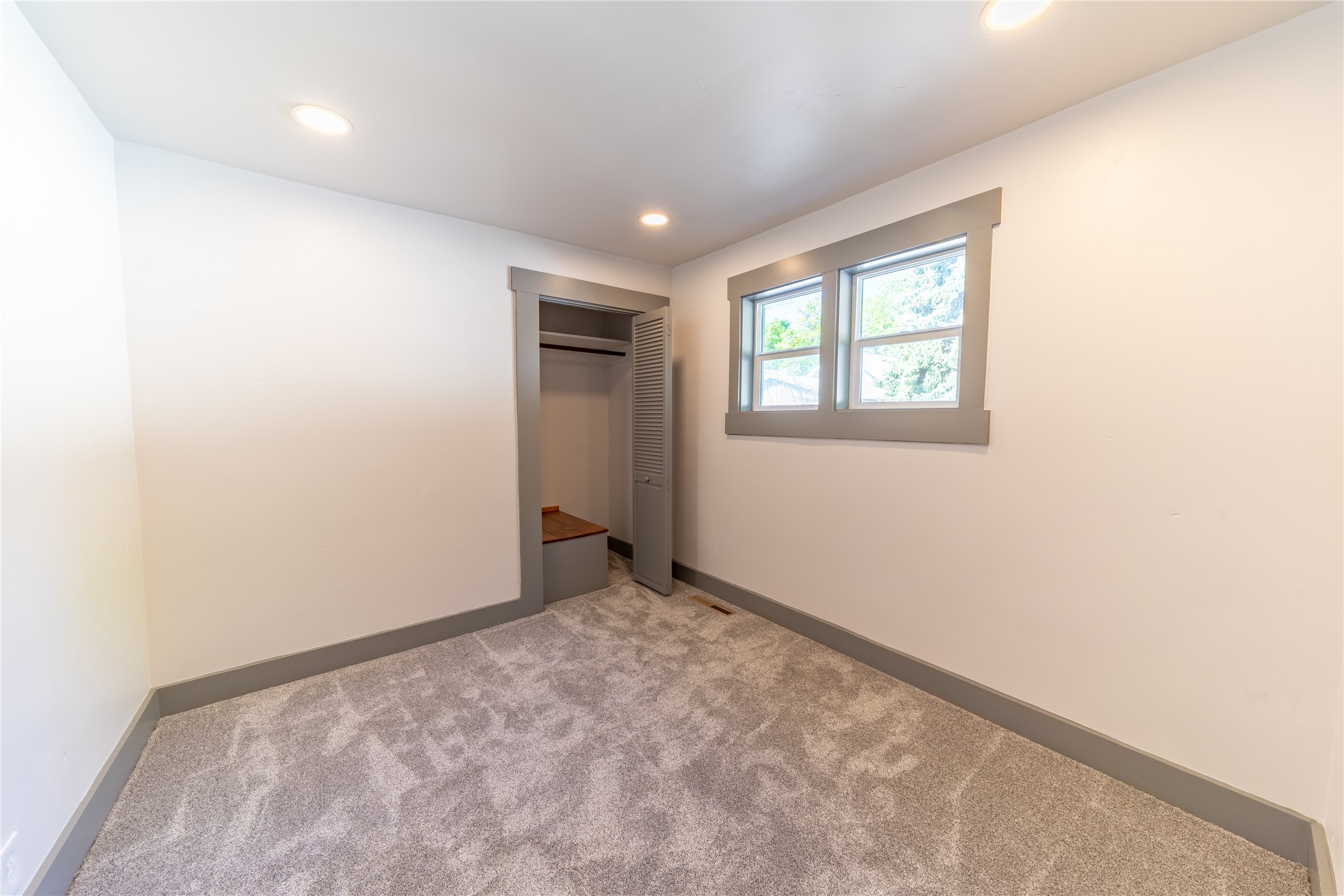 130 10th Street E Property Photo 8