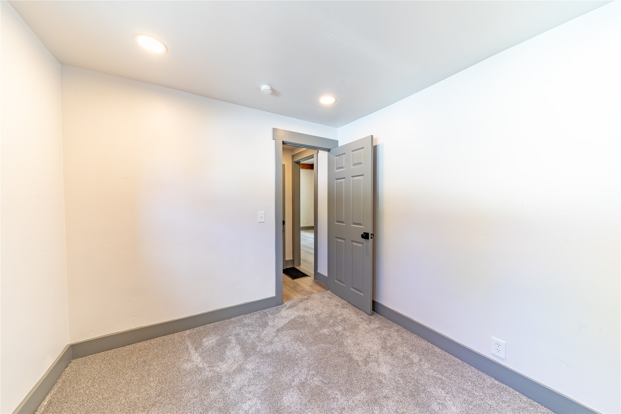 130 10th Street E Property Photo 9