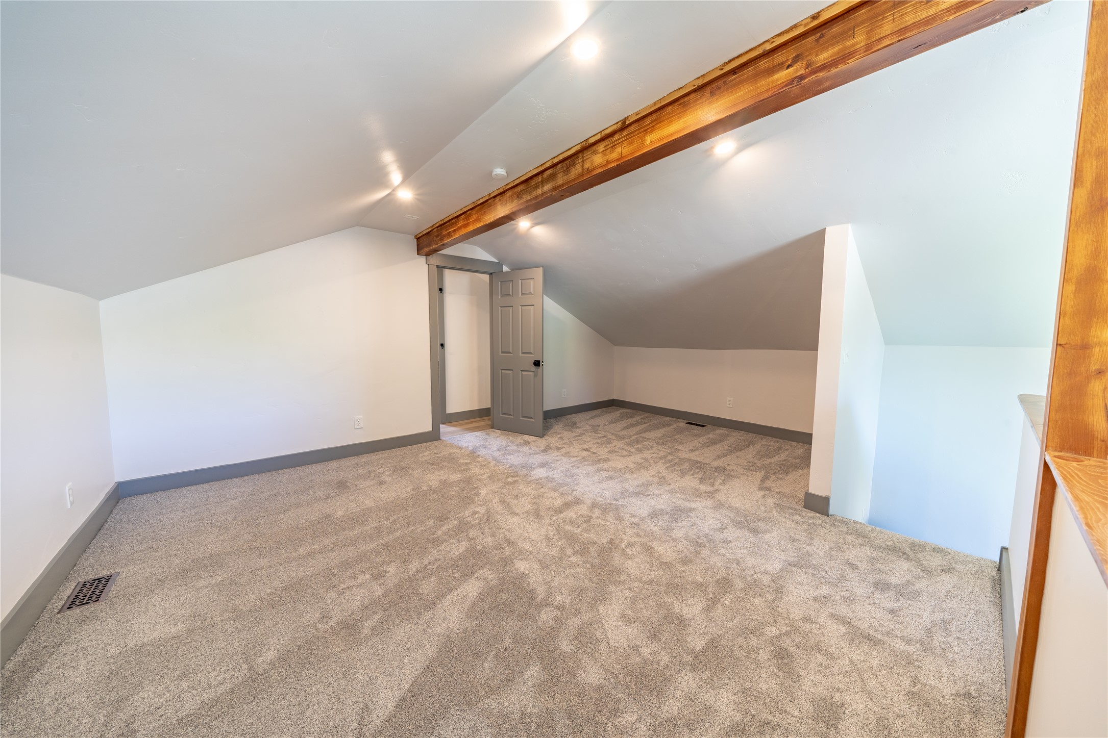 130 10th Street E Property Photo 10