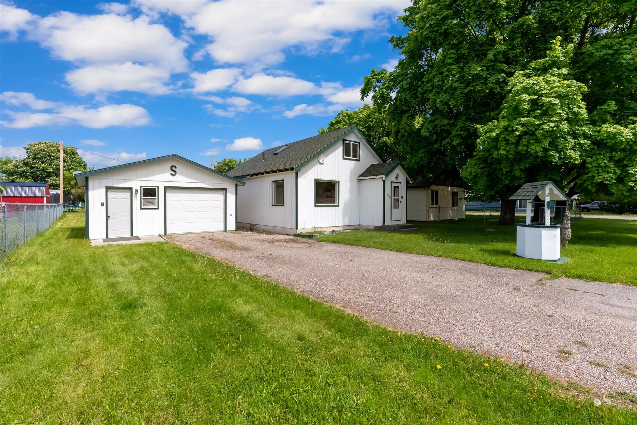 609 6th Avenue E Property Photo 1