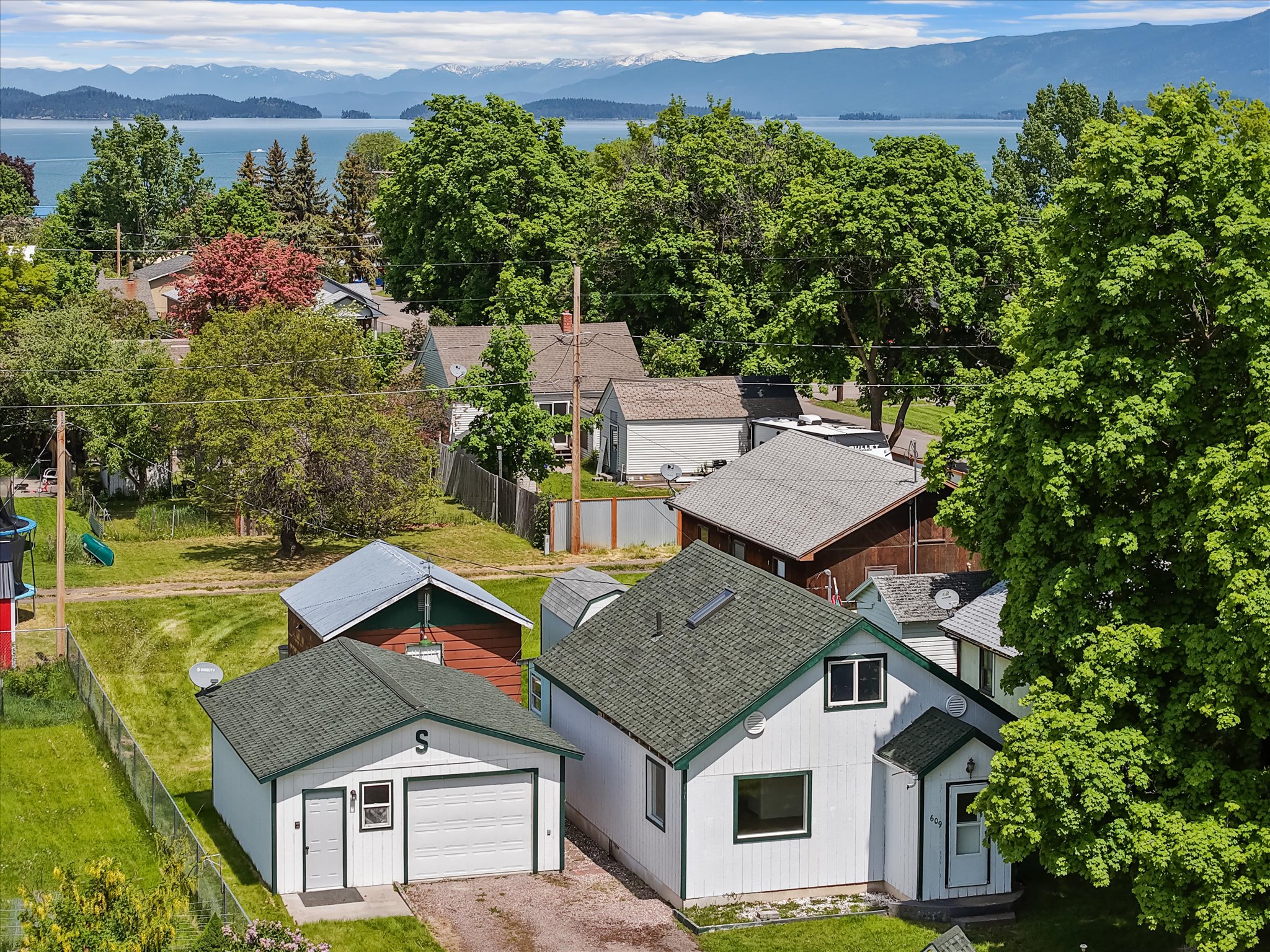 609 6th Avenue E Property Photo 2
