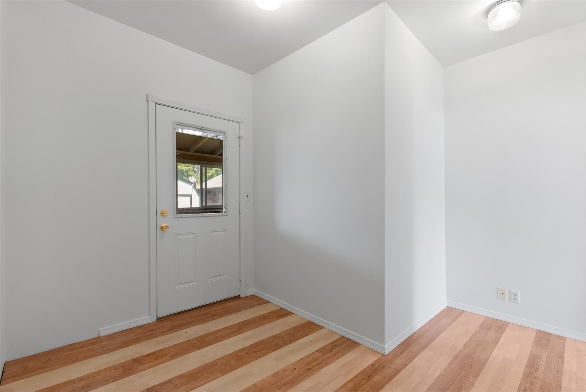 609 6th Avenue E Property Photo 8