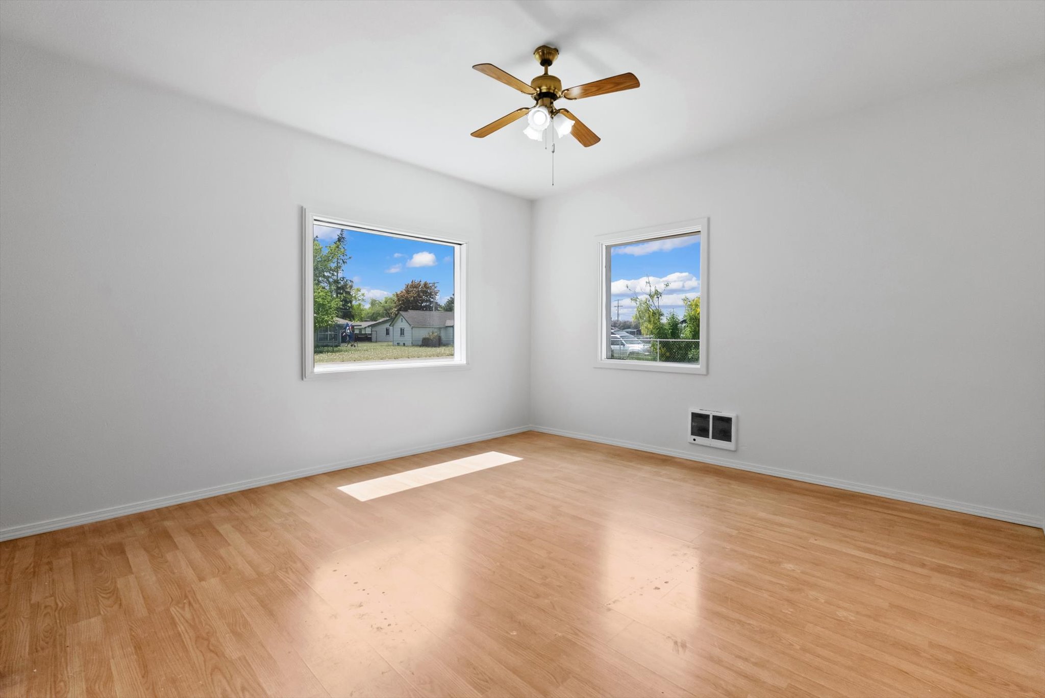 609 6th Avenue E Property Photo 9