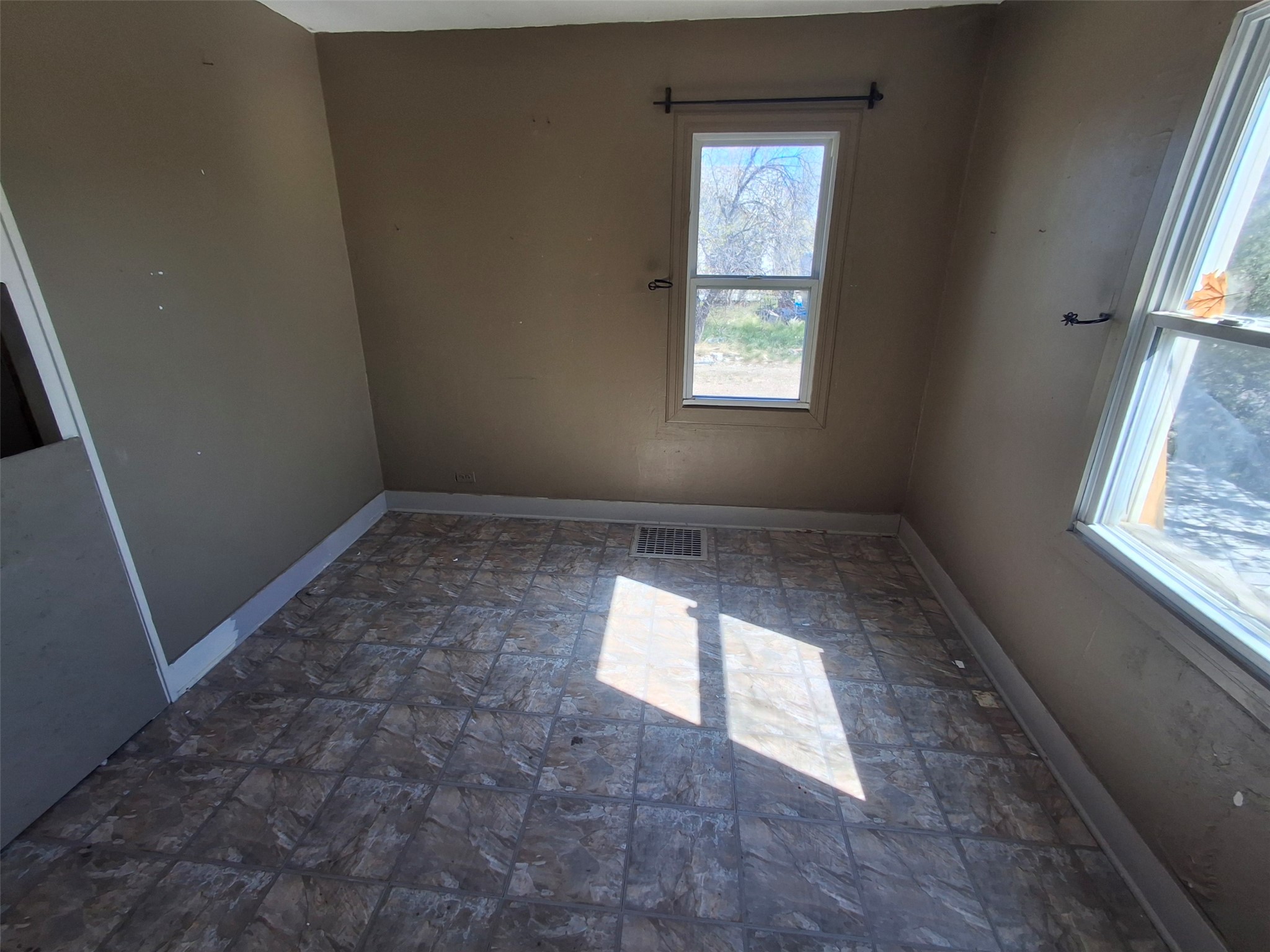 208 3rd Avenue Ne Property Photo 5