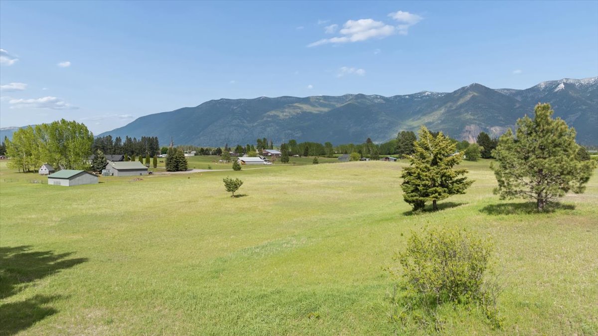 135 Pine Bench Property Photo 1