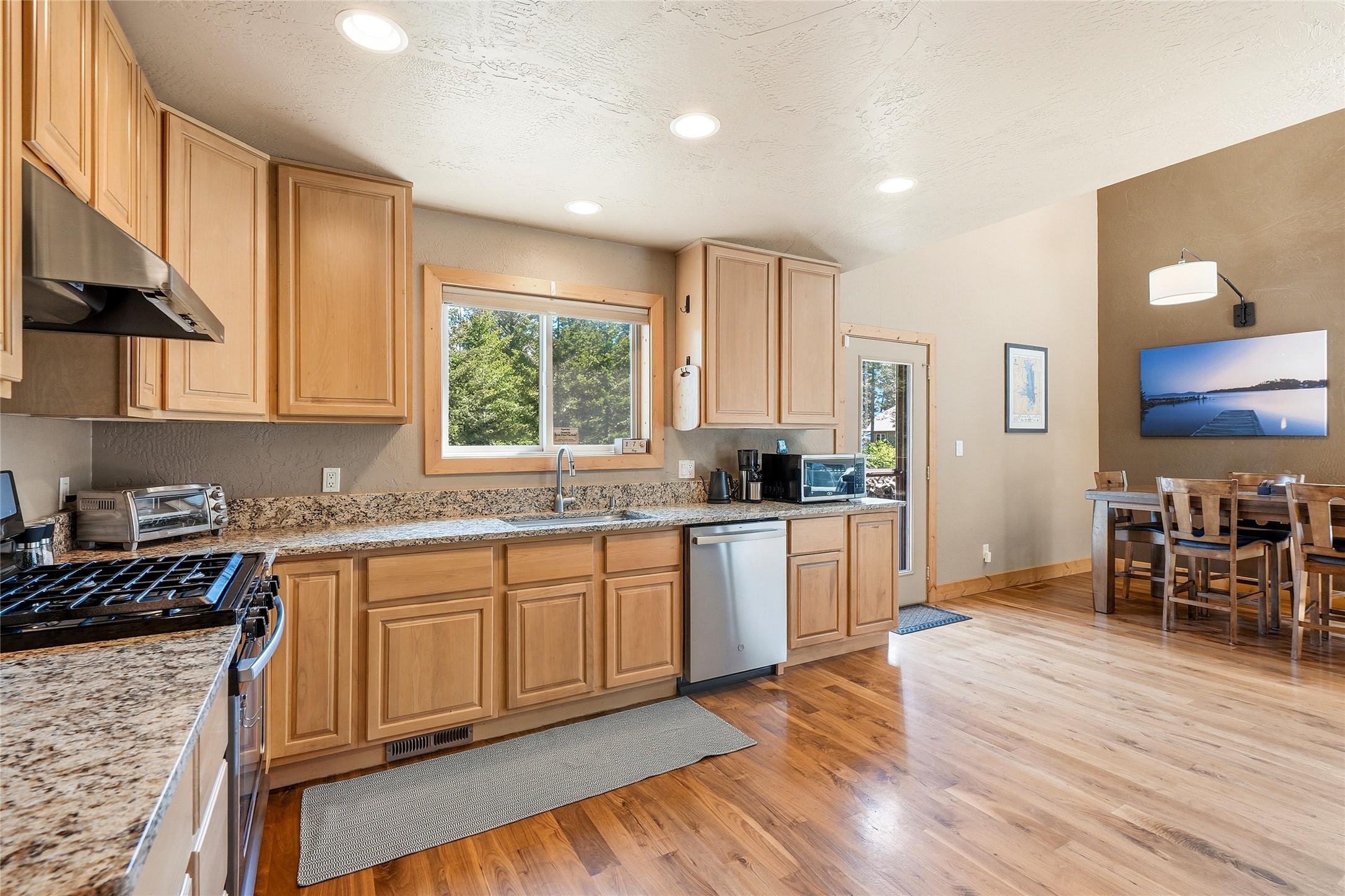 14583 Sylvan Drive Property Photo 8