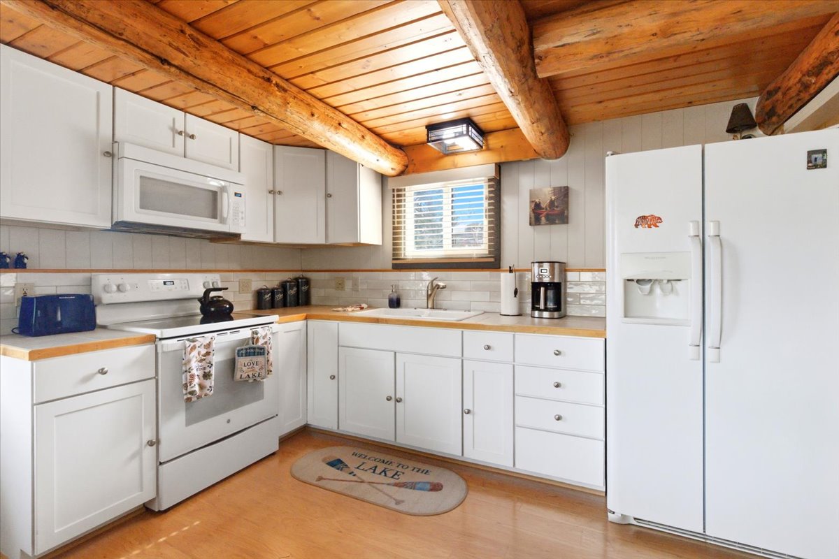 399 Kokanee Drive W Property Photo 10