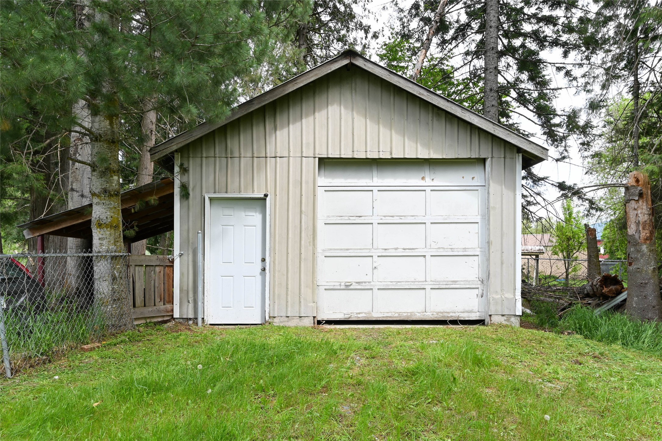 608 Noxon Avenue Property Photo 4
