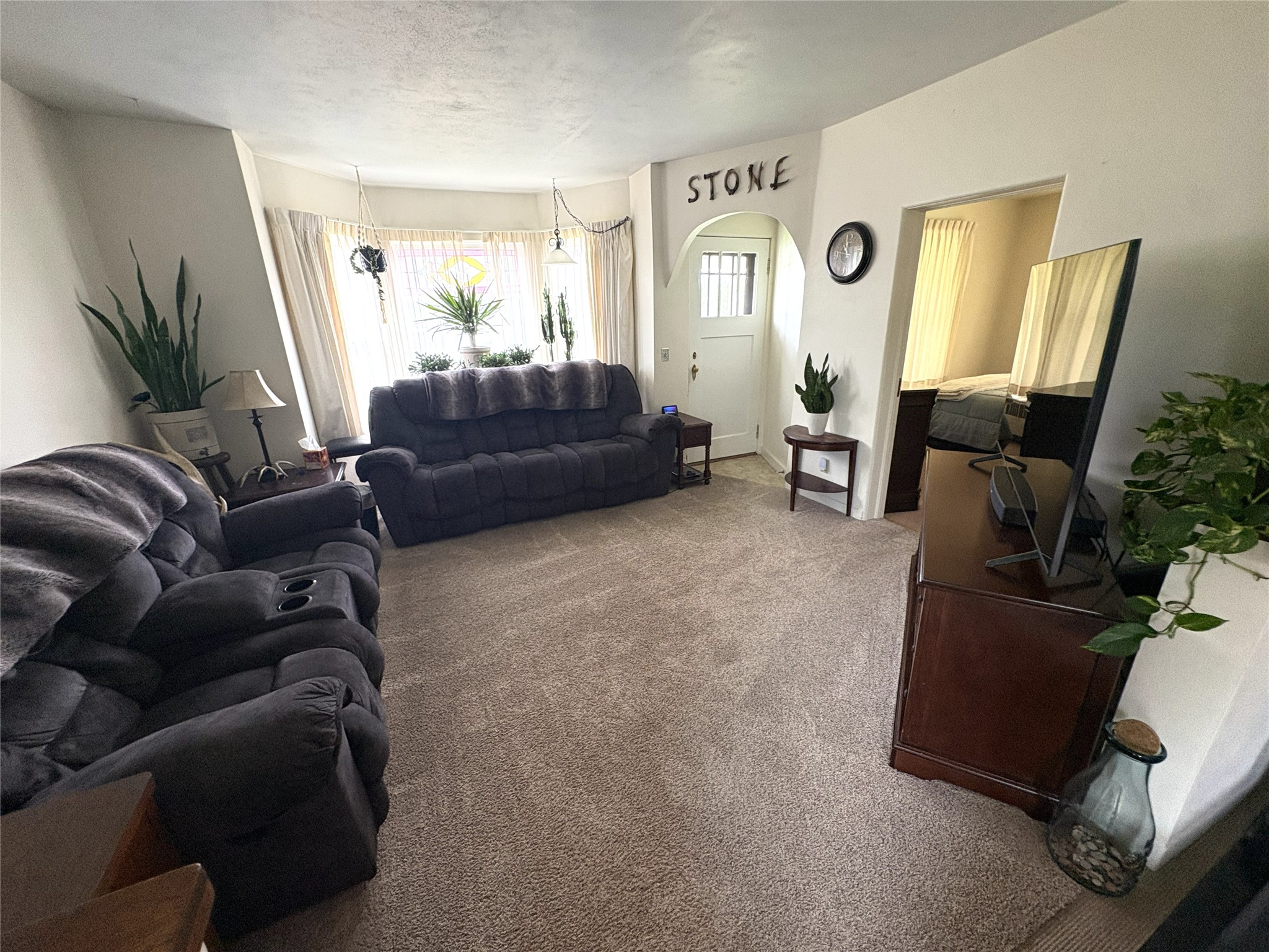 1201 Leslie Avenue Property Photo 2