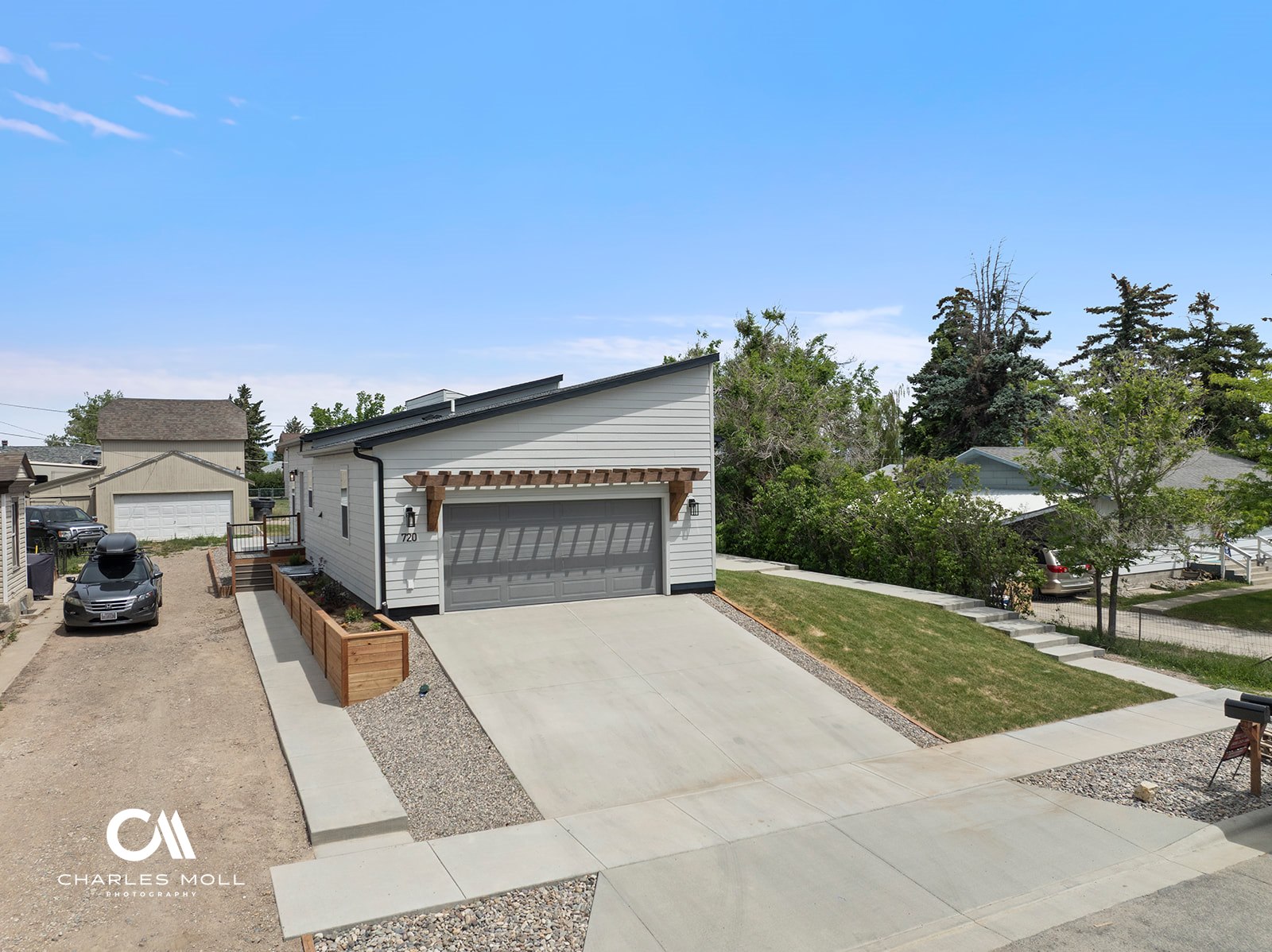 720 Elm Street Property Photo 4