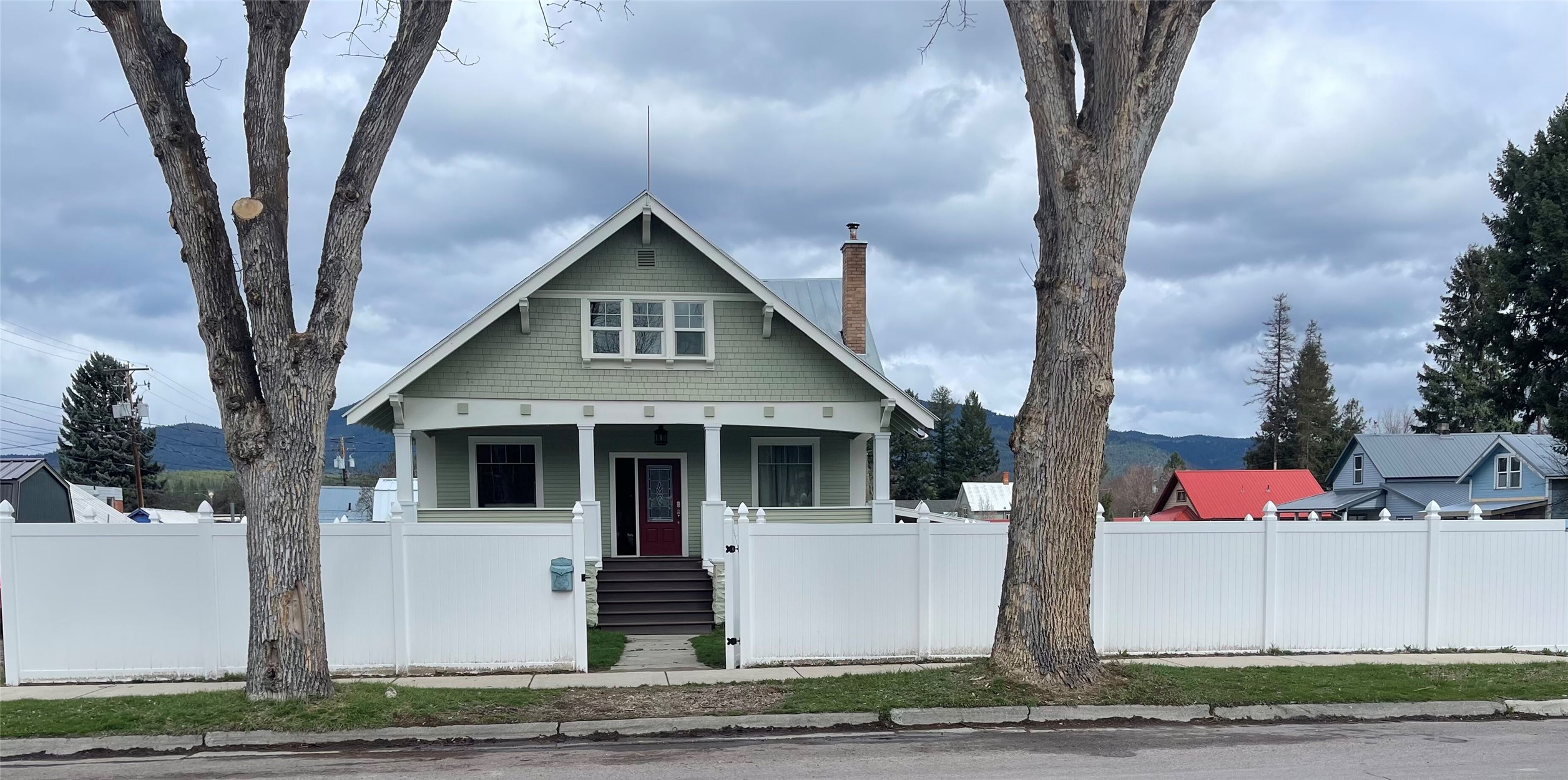 118 E Lincoln Boulevard Property Photo 3