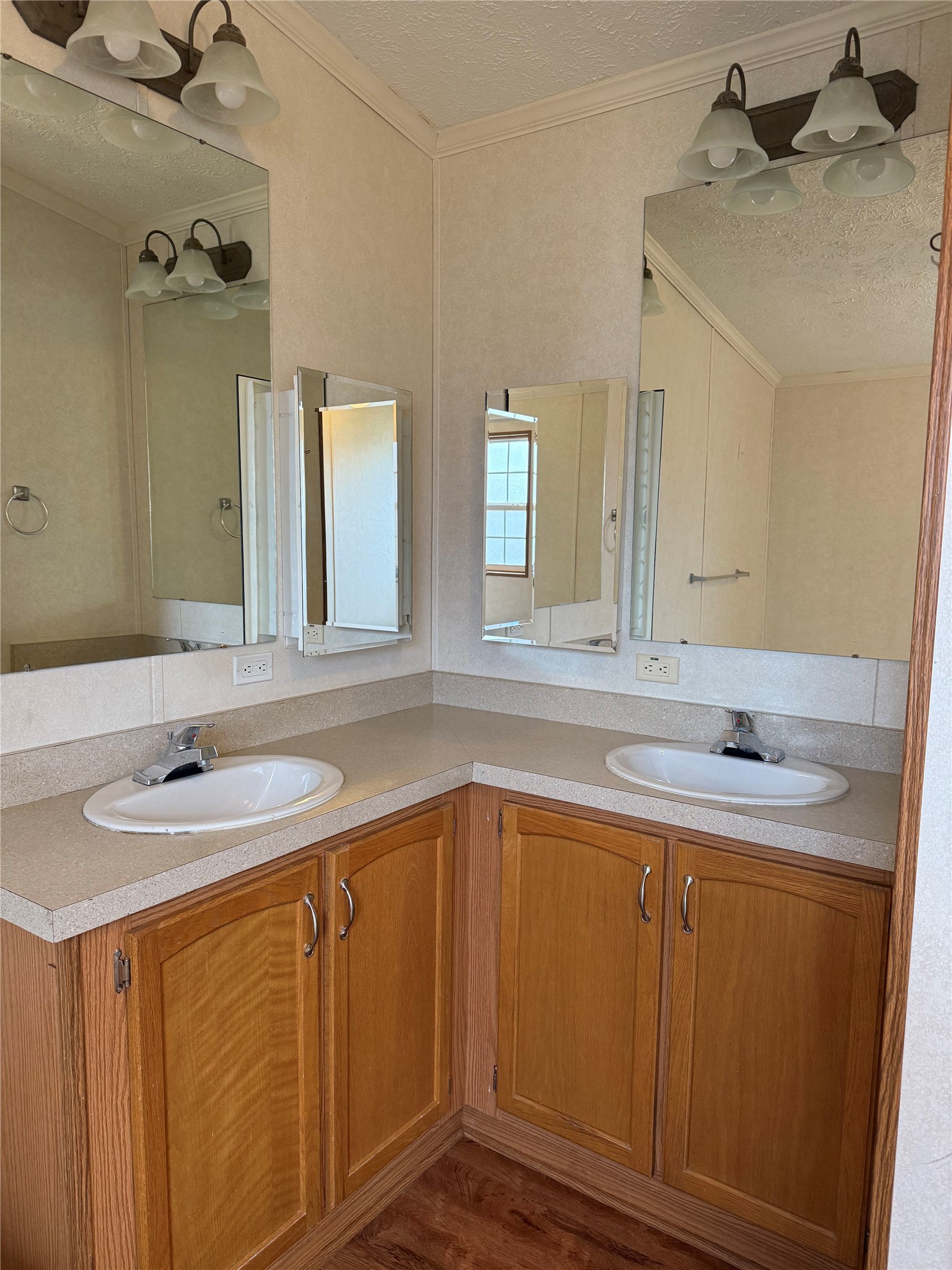 2915 Pleasure Road Property Photo 8