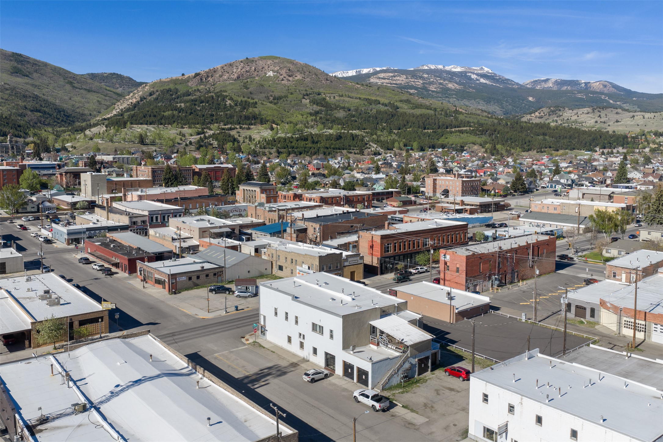 124 E Commercial Avenue Property Photo 7