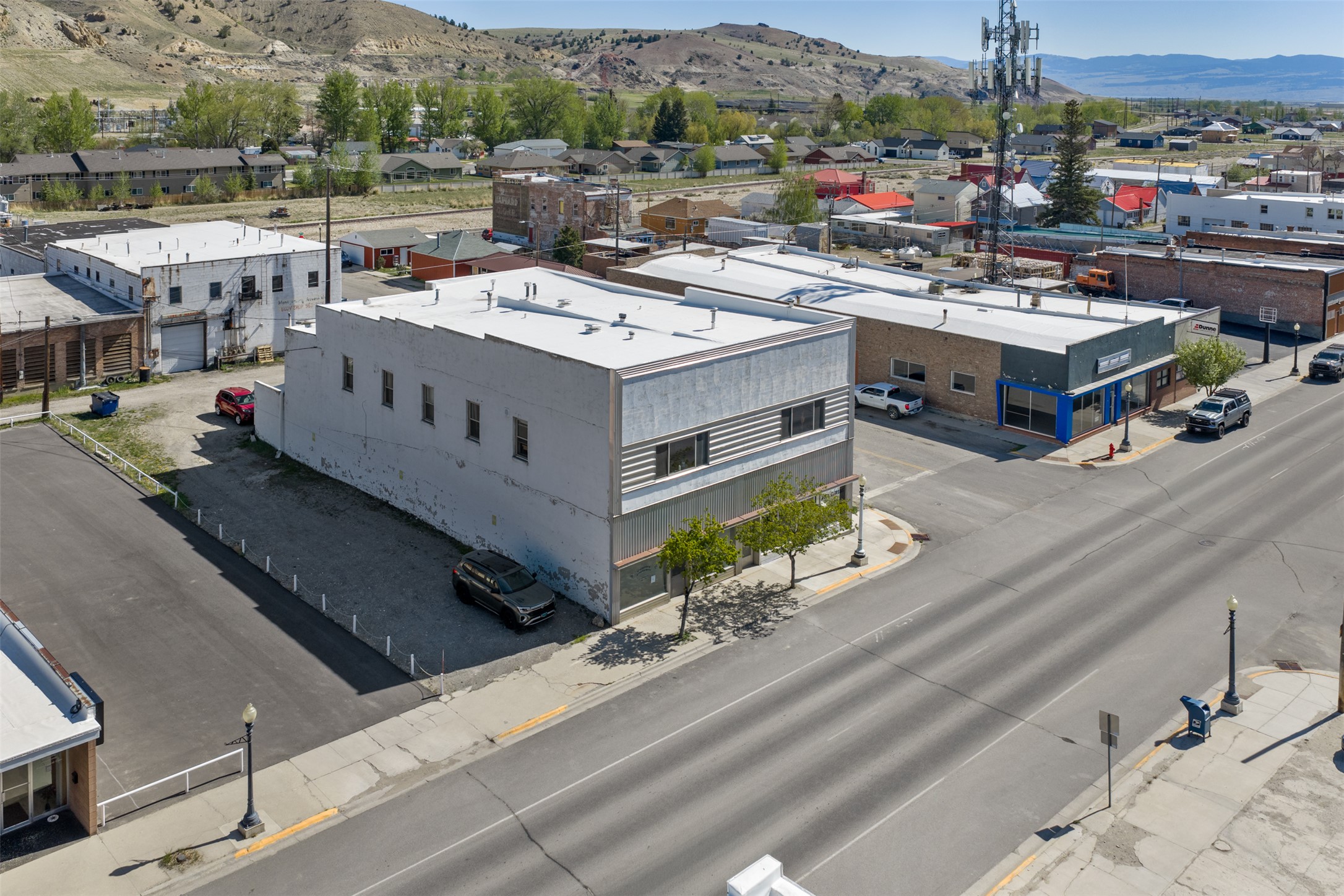 124 E Commercial Avenue Property Photo 9