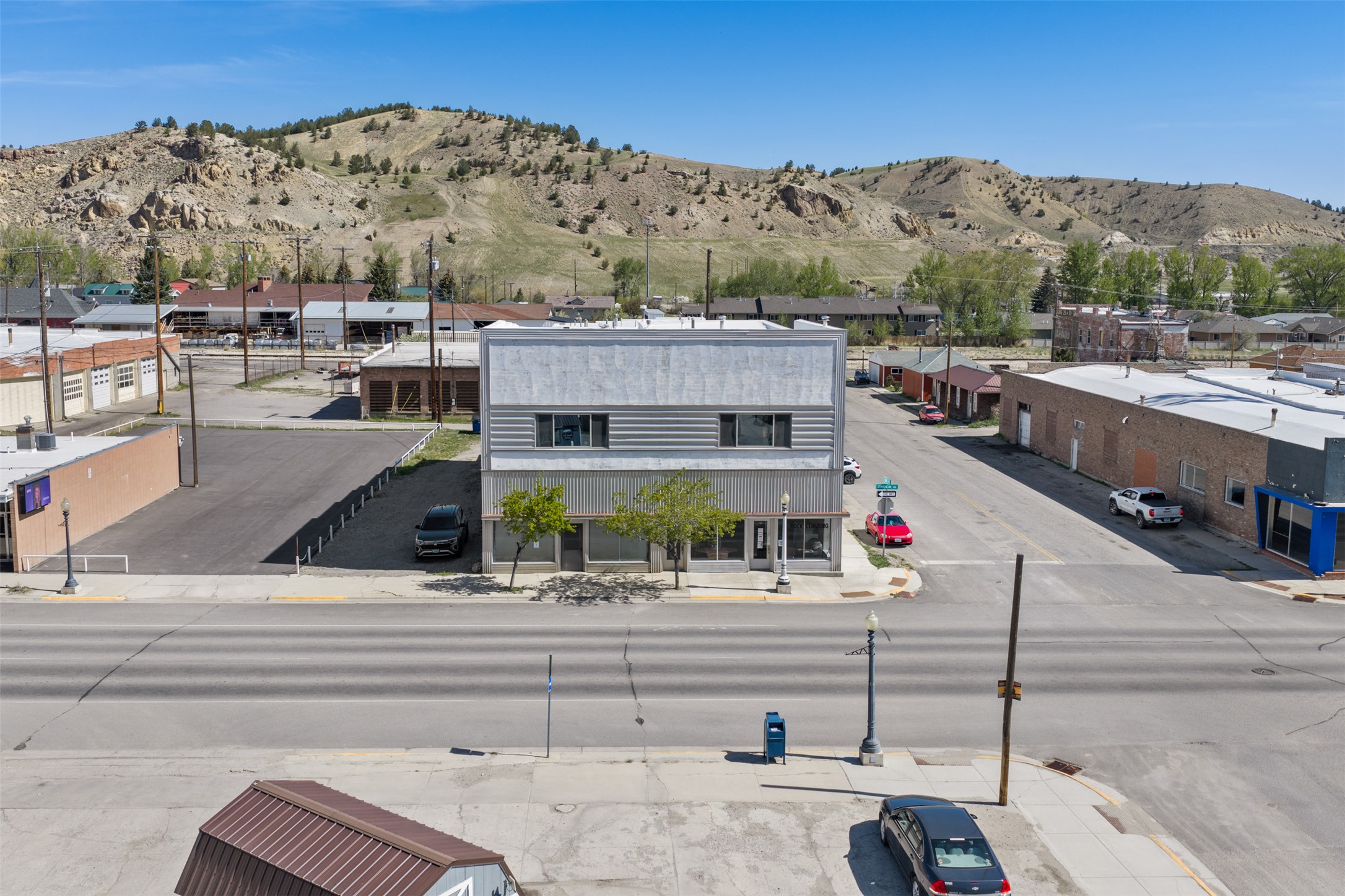 124 E Commercial Avenue Property Photo 10