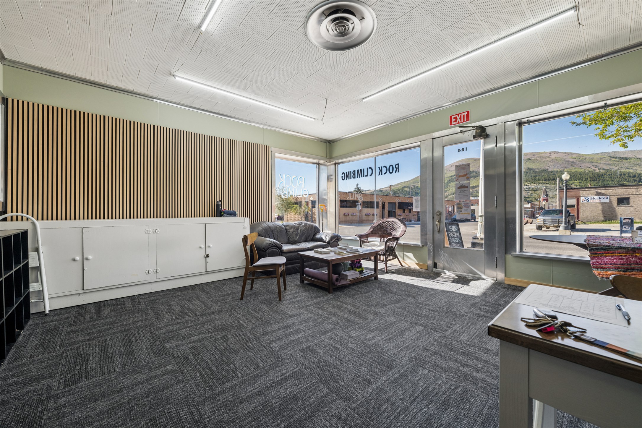 124 E Commercial Avenue Property Photo 14