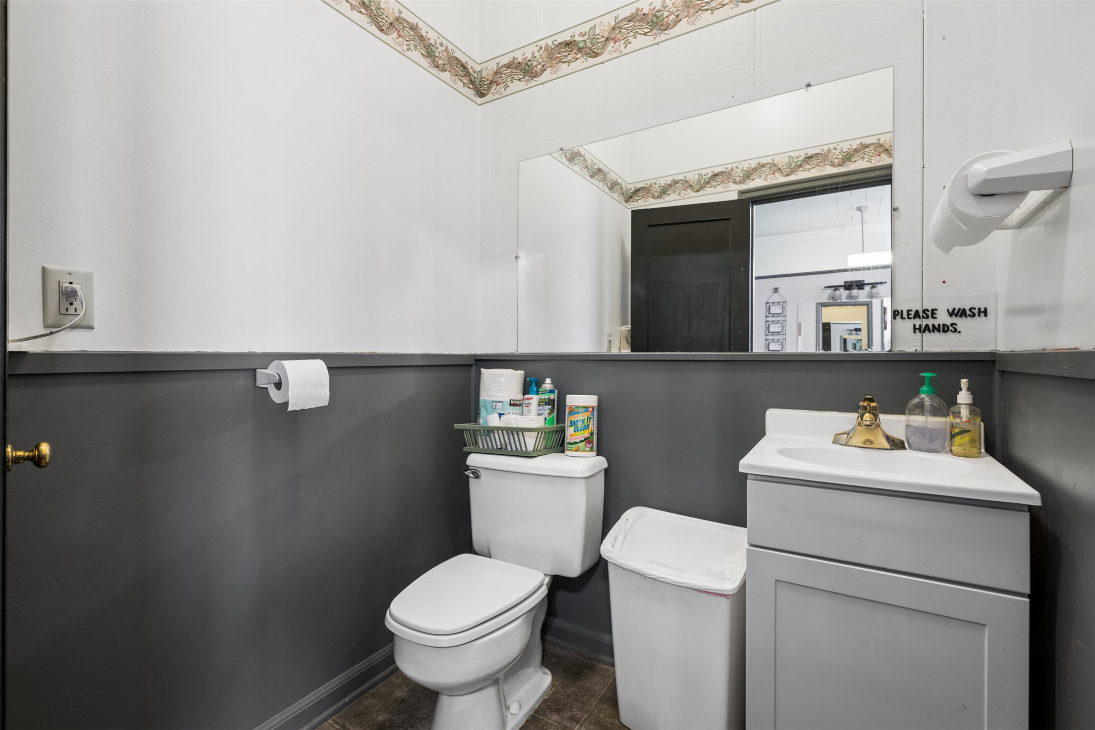 124 E Commercial Avenue Property Photo 21