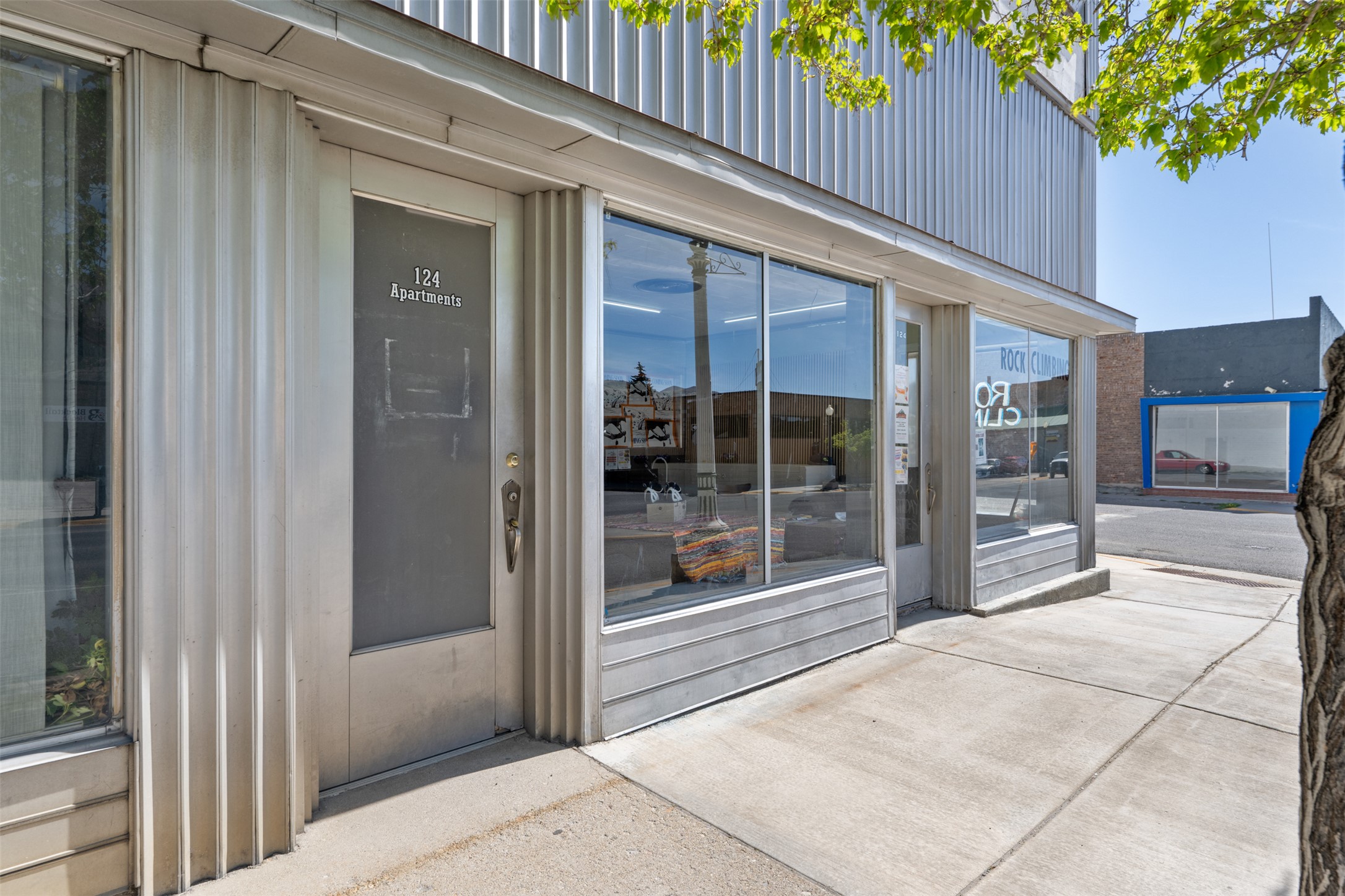 124 E Commercial Avenue Property Photo 24