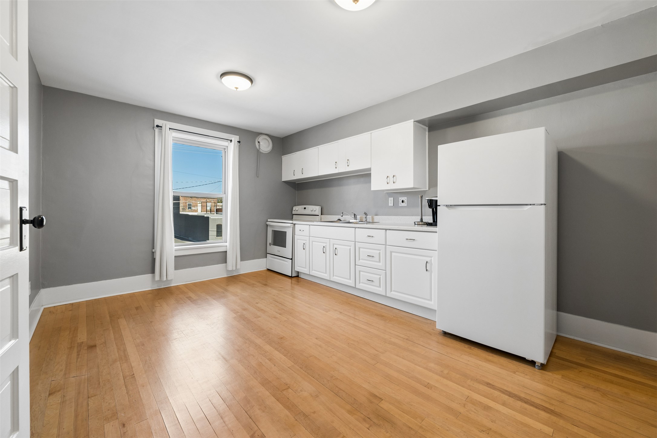 124 E Commercial Avenue Property Photo 60