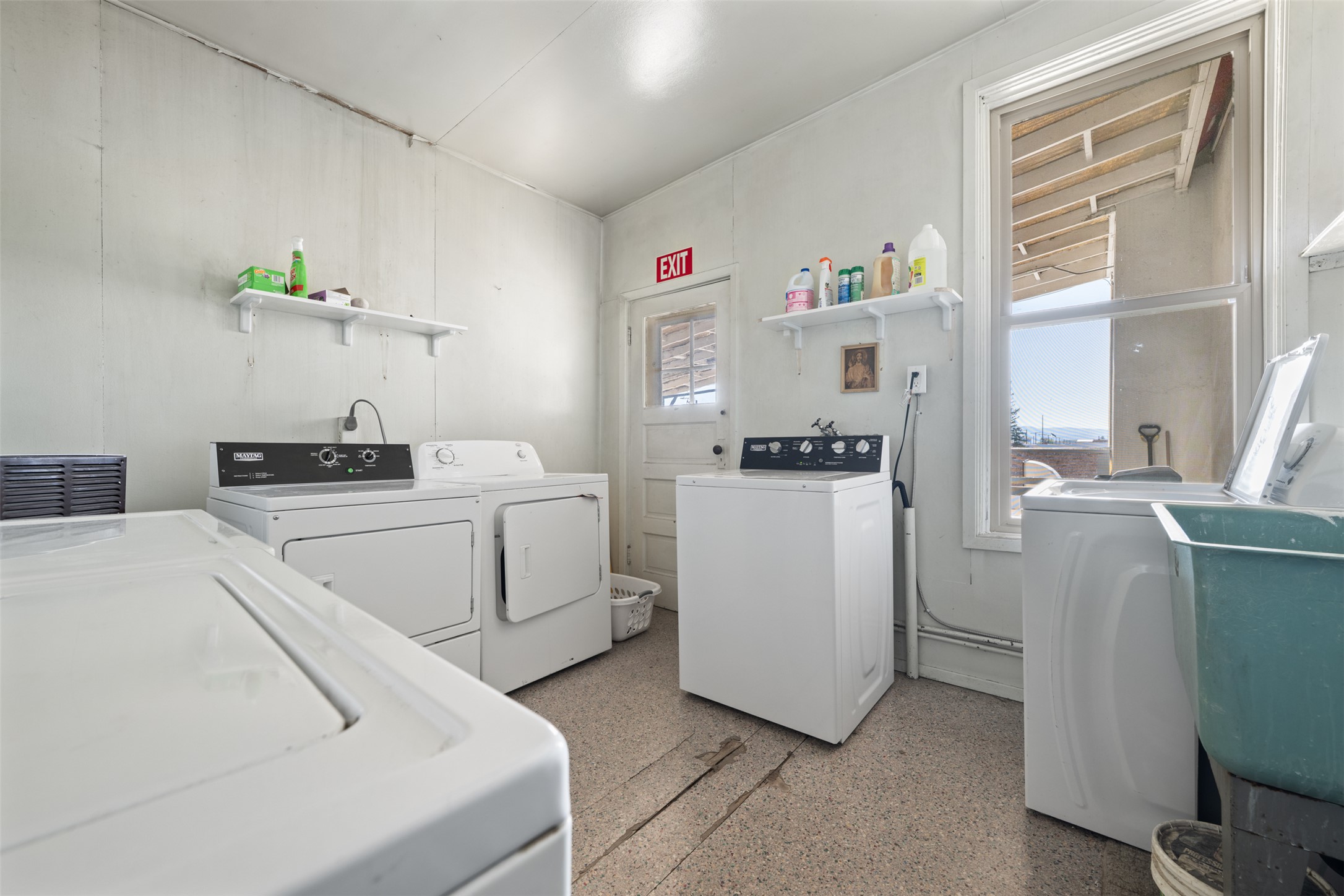 124 E Commercial Avenue Property Photo 66