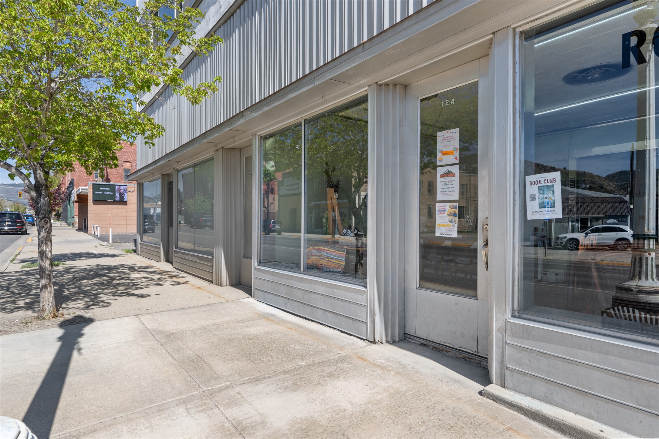 124 E Commercial Avenue Property Photo 12