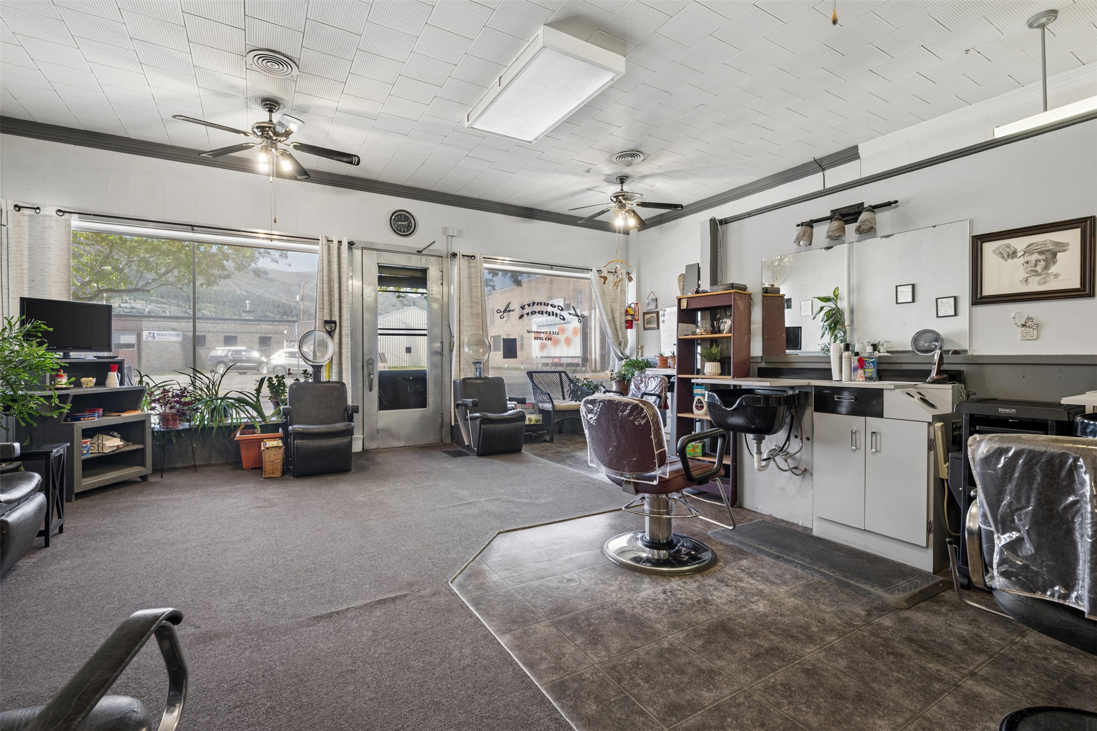 124 E Commercial Avenue Property Photo 19
