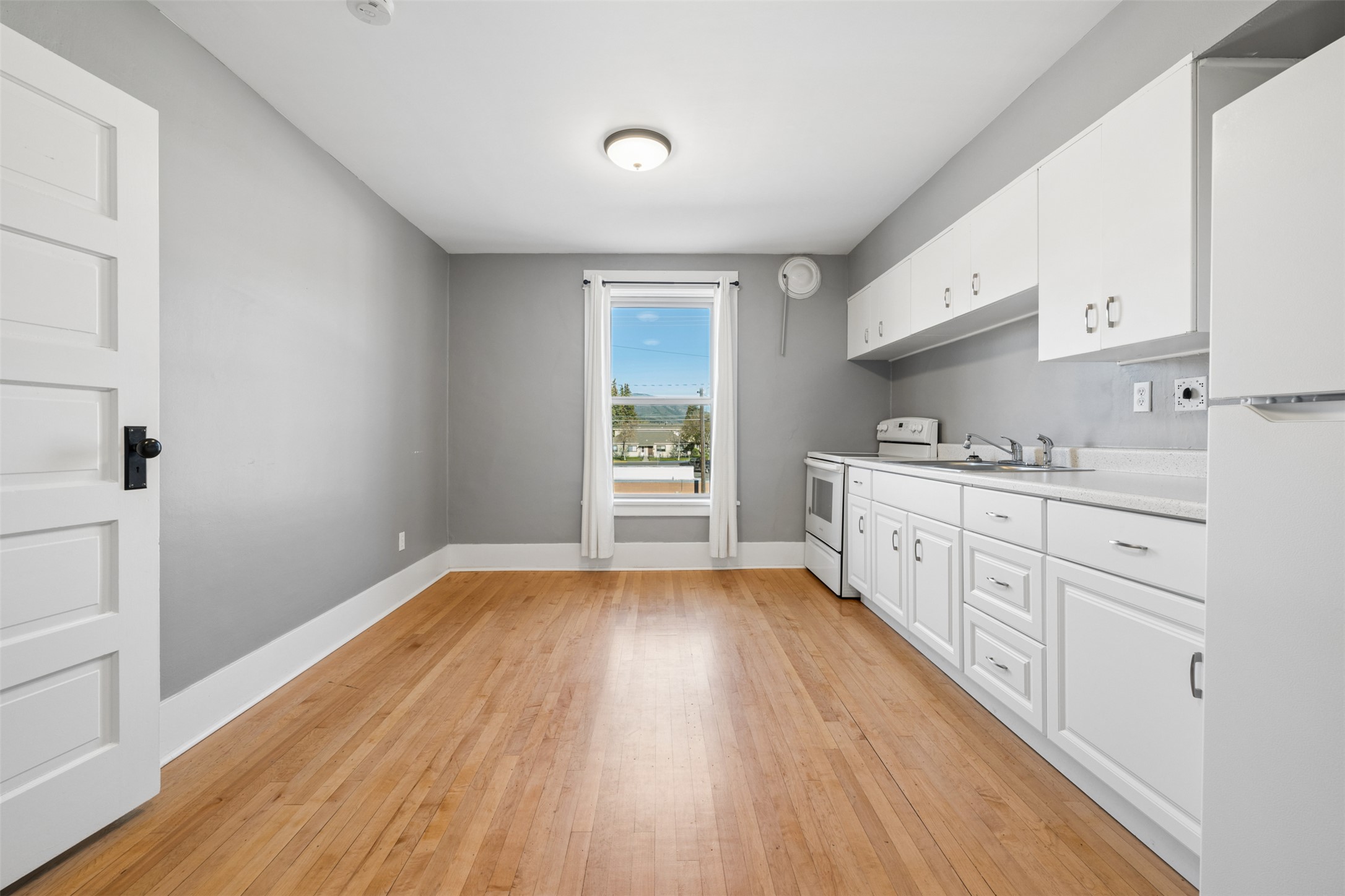 124 E Commercial Avenue Property Photo 58