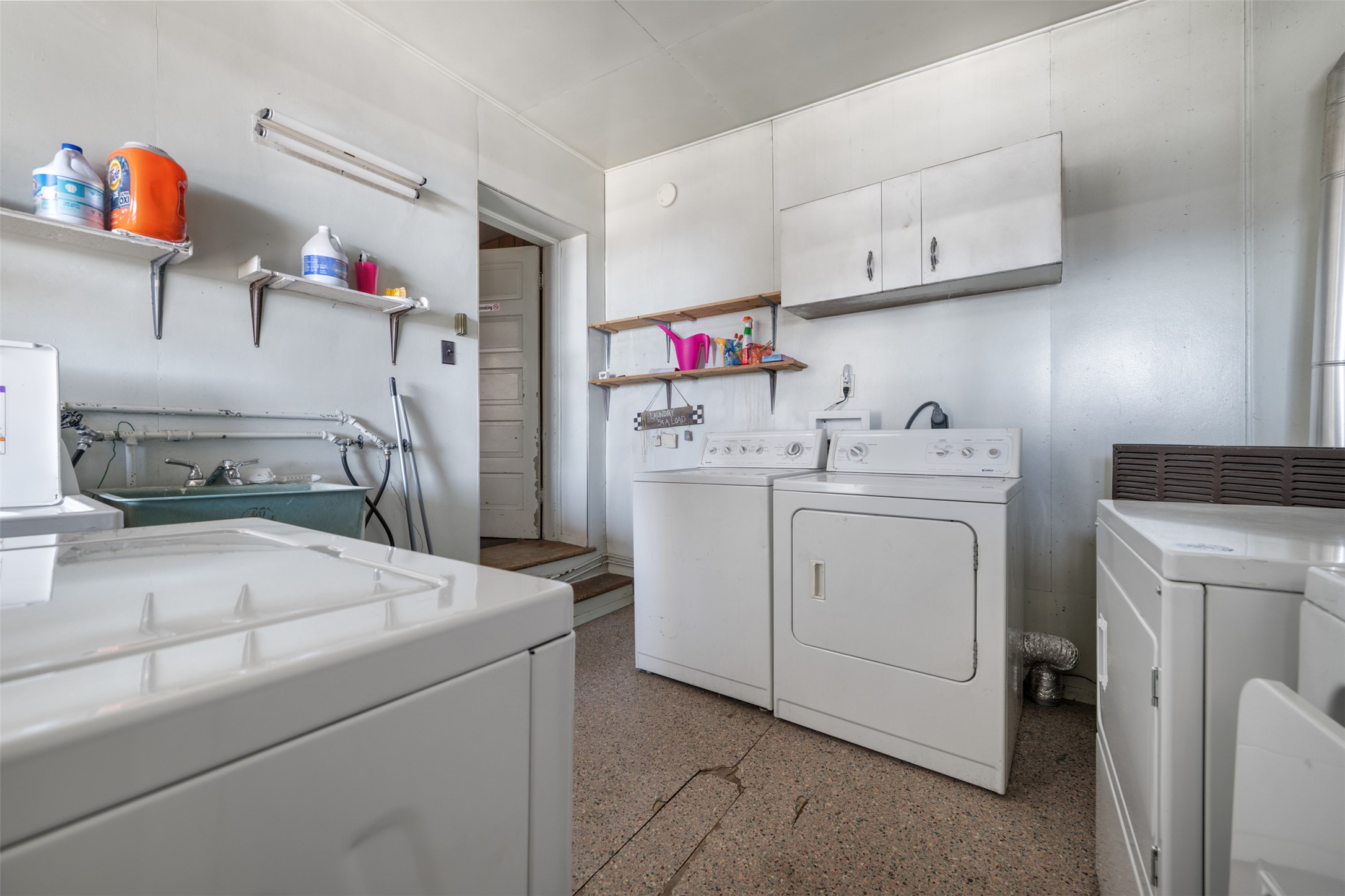 124 E Commercial Avenue Property Photo 67