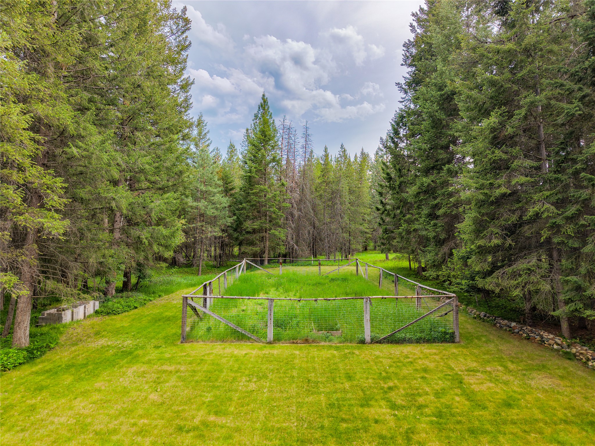 202 Honeysuckle Lane Property Photo 8