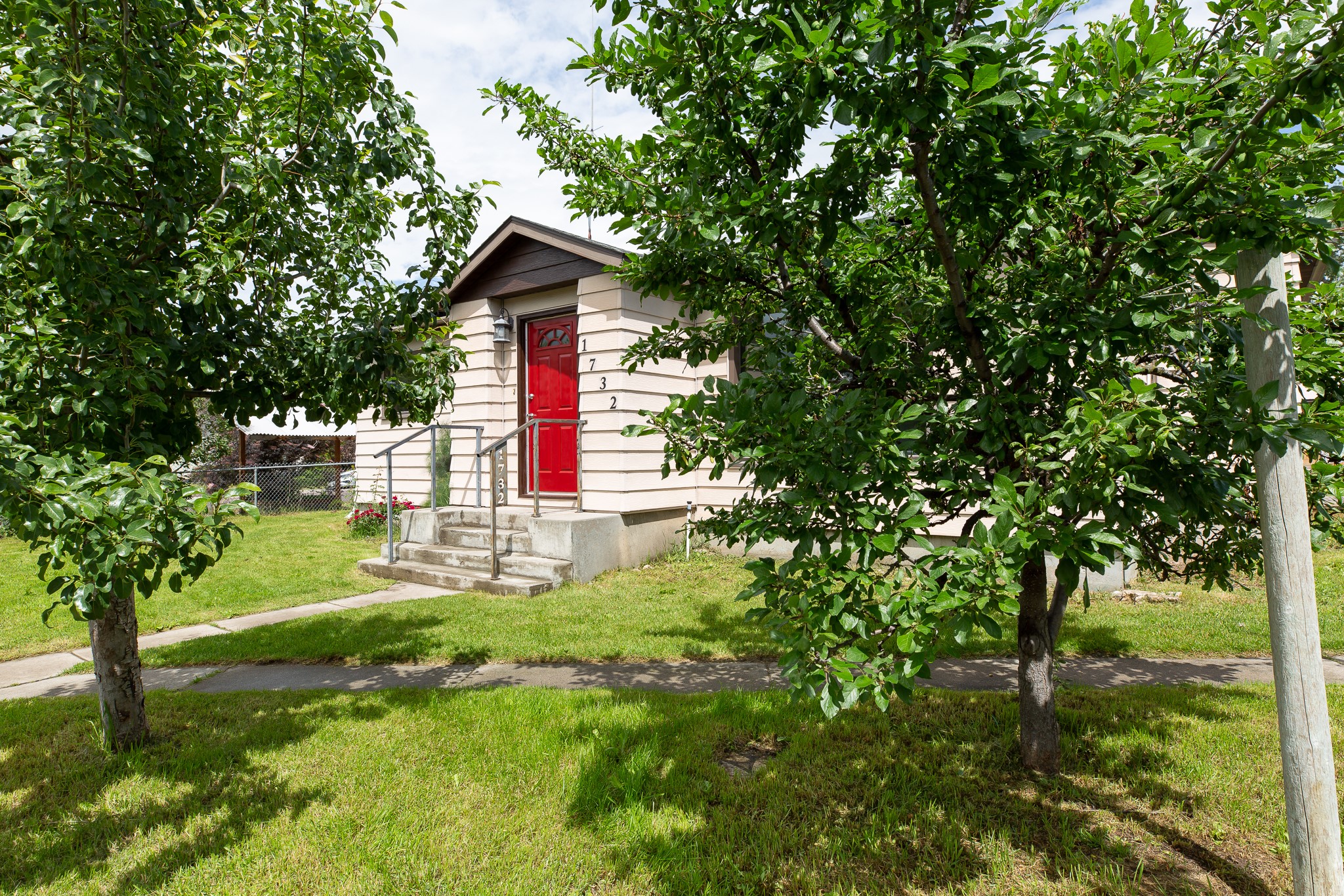 1732 Defoe Street Property Photo 7