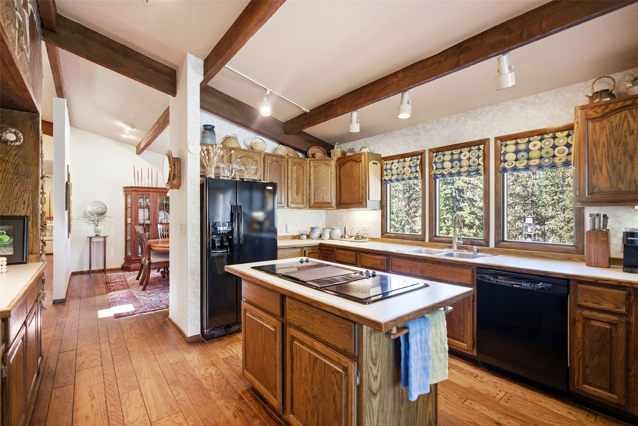 5545 Skyway Drive Property Photo 11