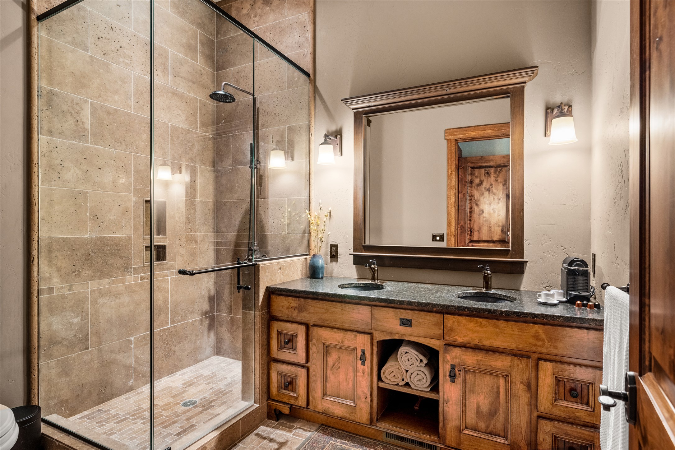 1725 Lion Mountain Drive Property Photo 33