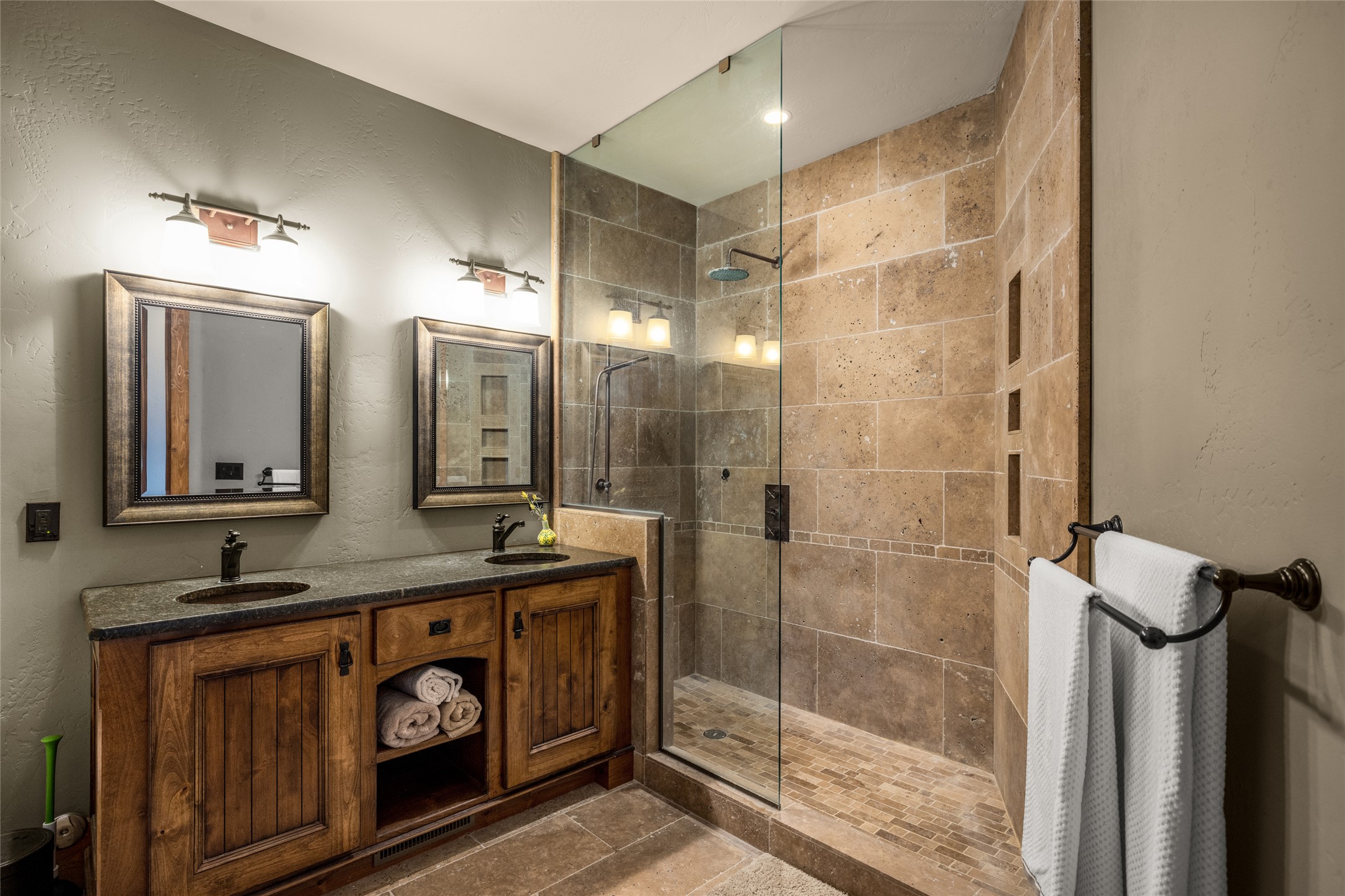 1725 Lion Mountain Drive Property Photo 34