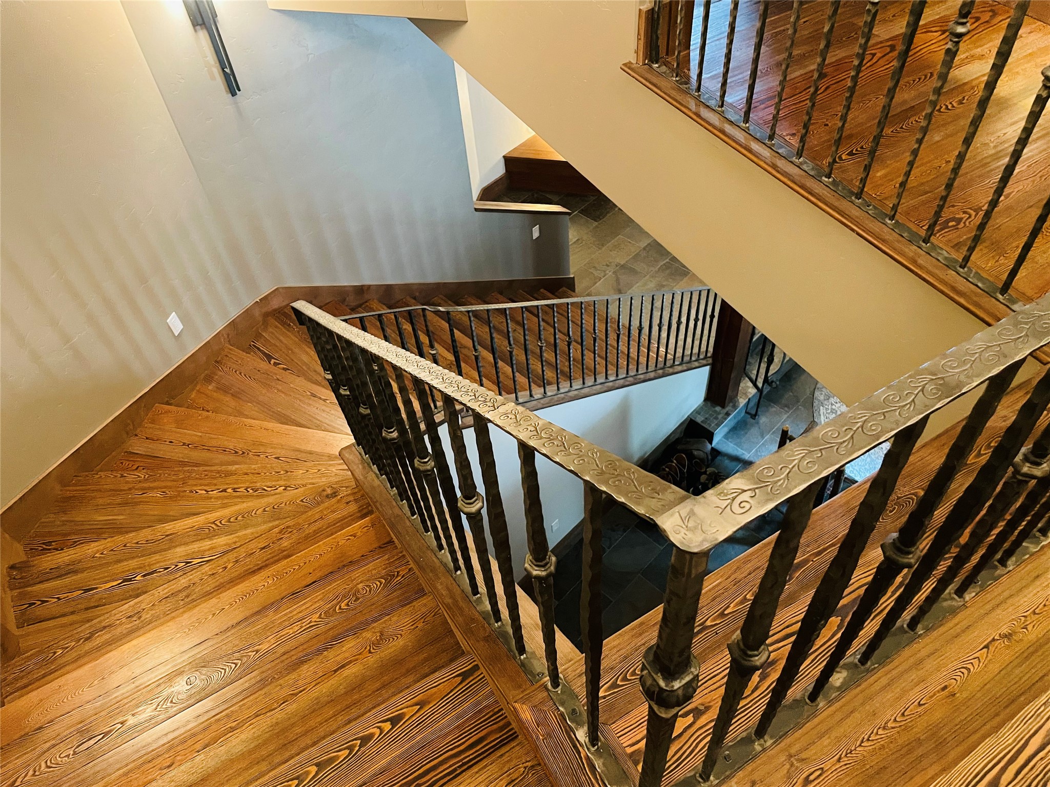 1725 Lion Mountain Drive Property Photo 43