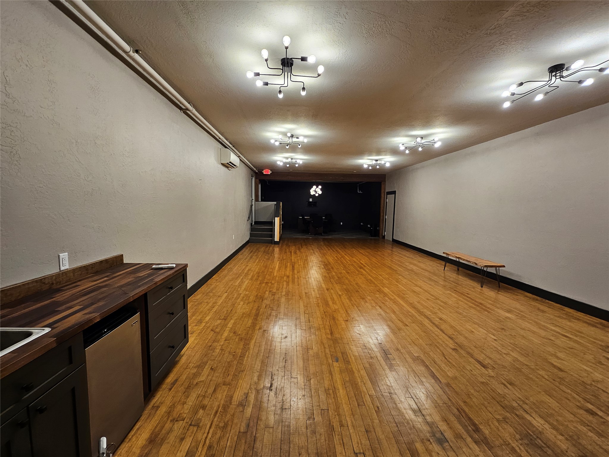 113 W Main Street D Property Photo 7