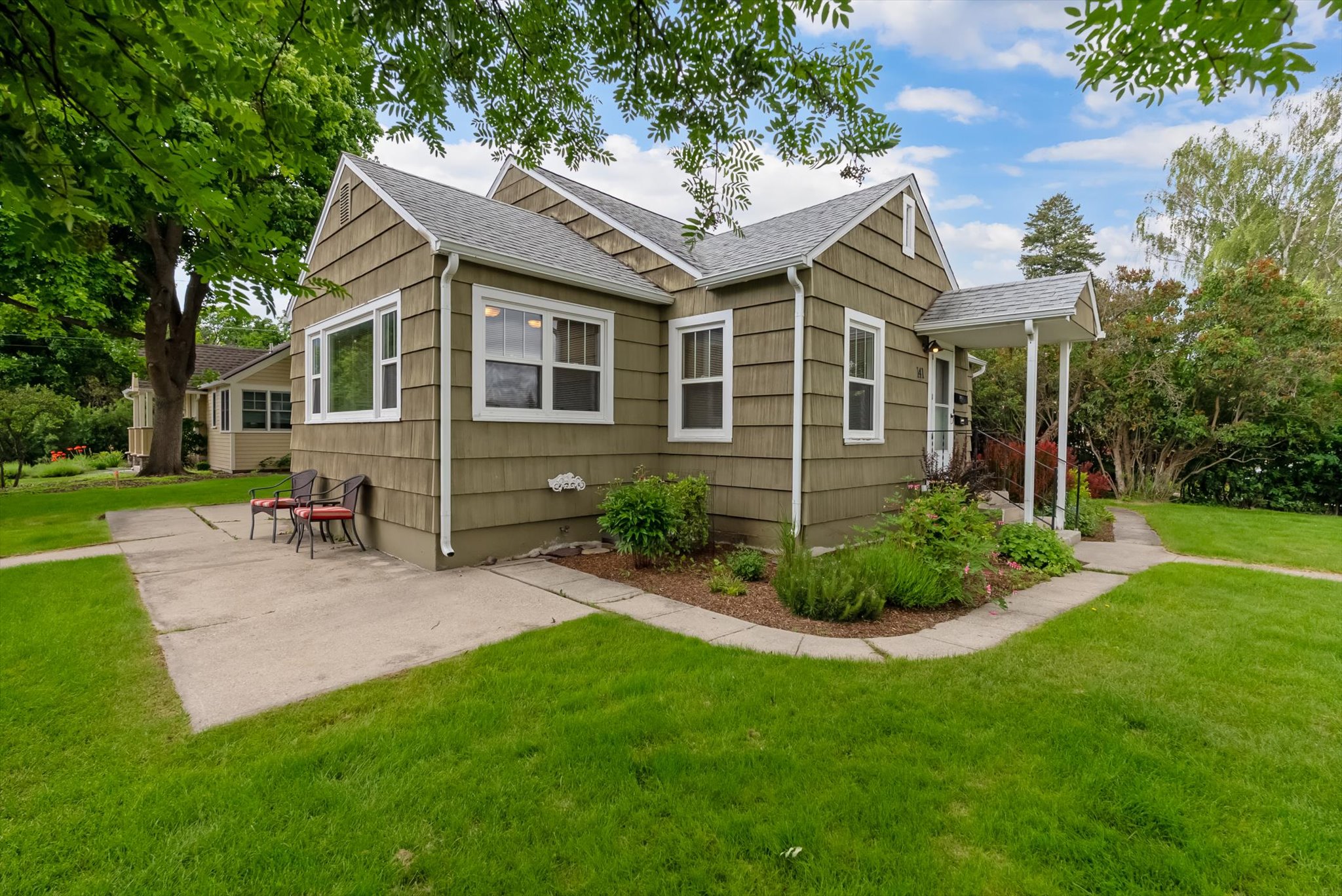 141 Hastings Avenue Property Photo 4