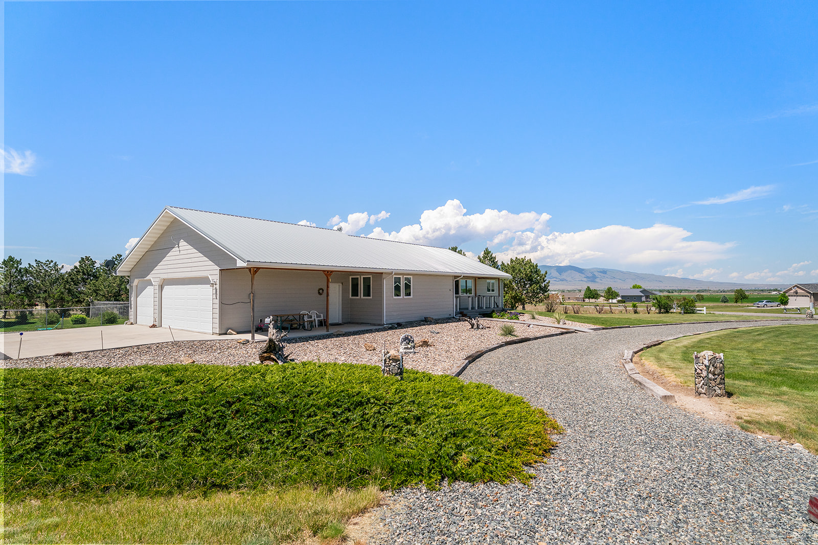 16 Windy Meadow Drive Property Photo 3