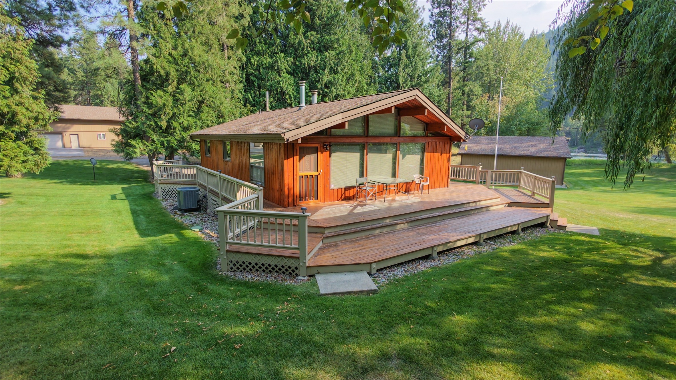 5671 Kootenai River Road Property Photo 1