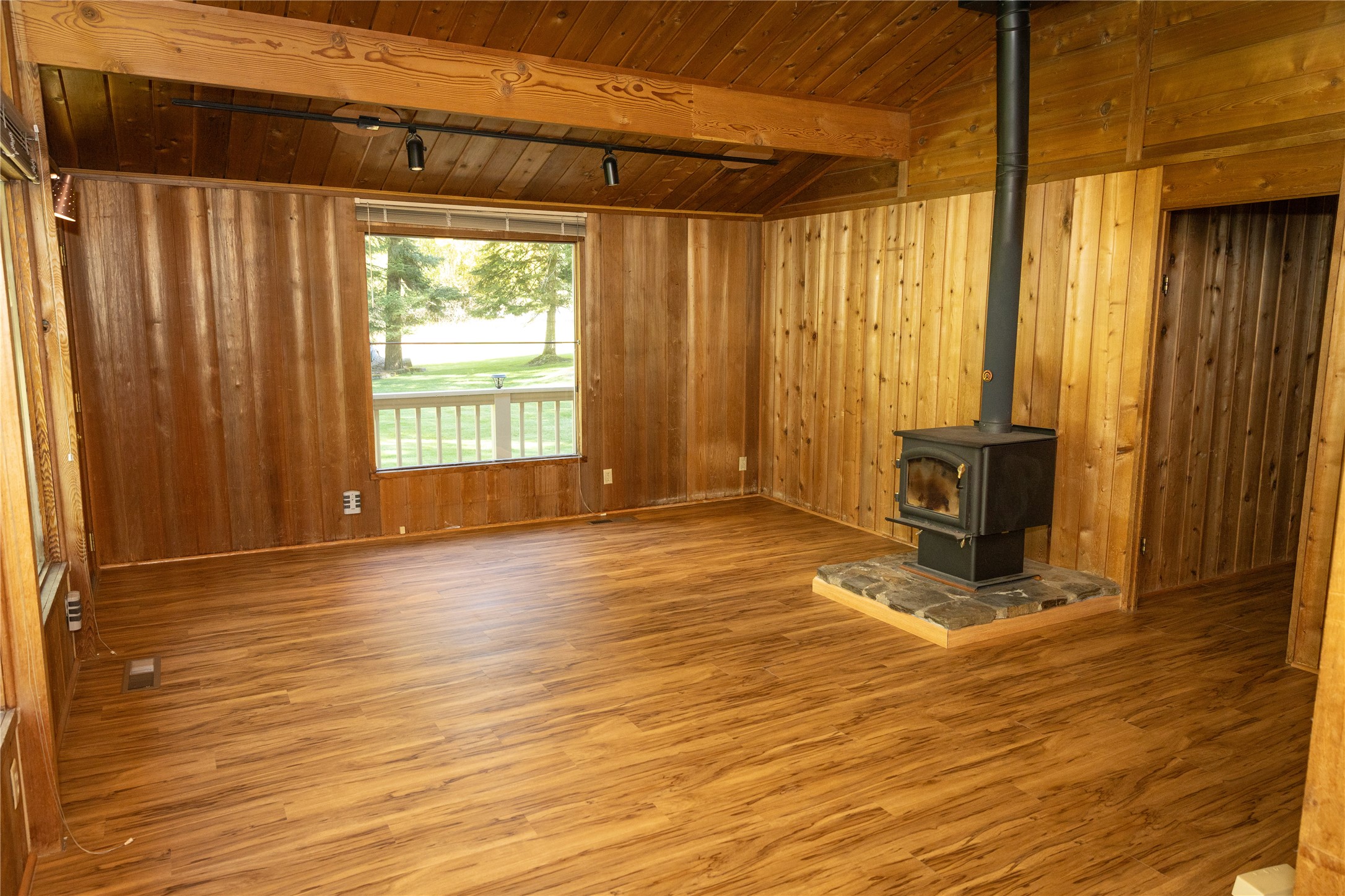5671 Kootenai River Road Property Photo 7