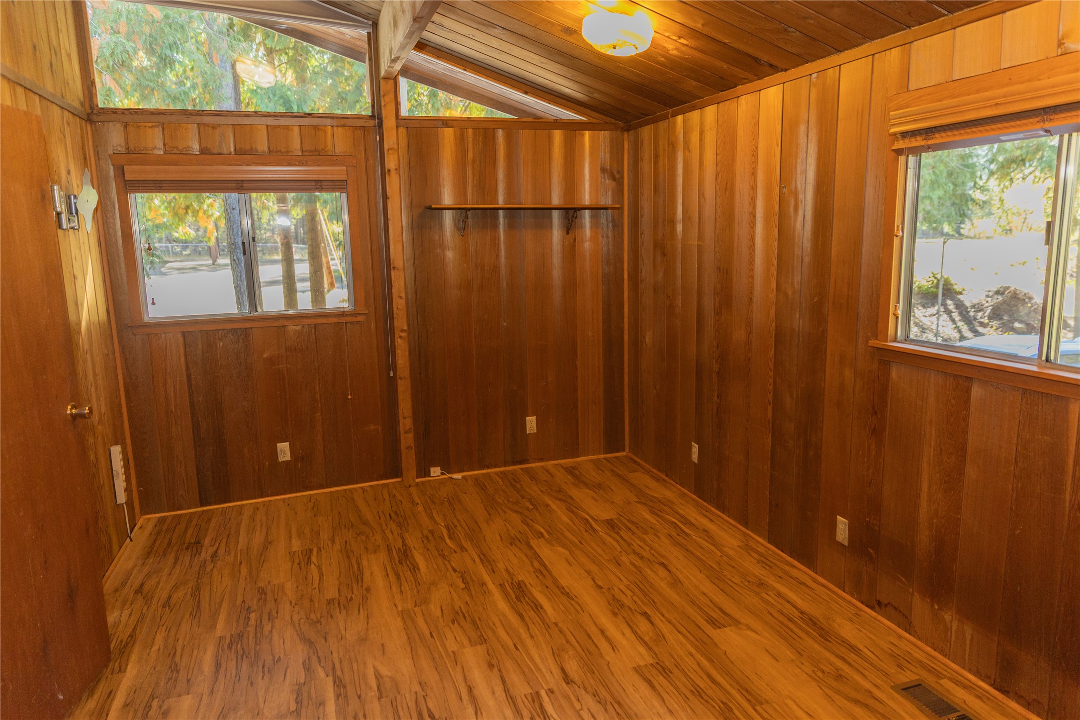 5671 Kootenai River Road Property Photo 8