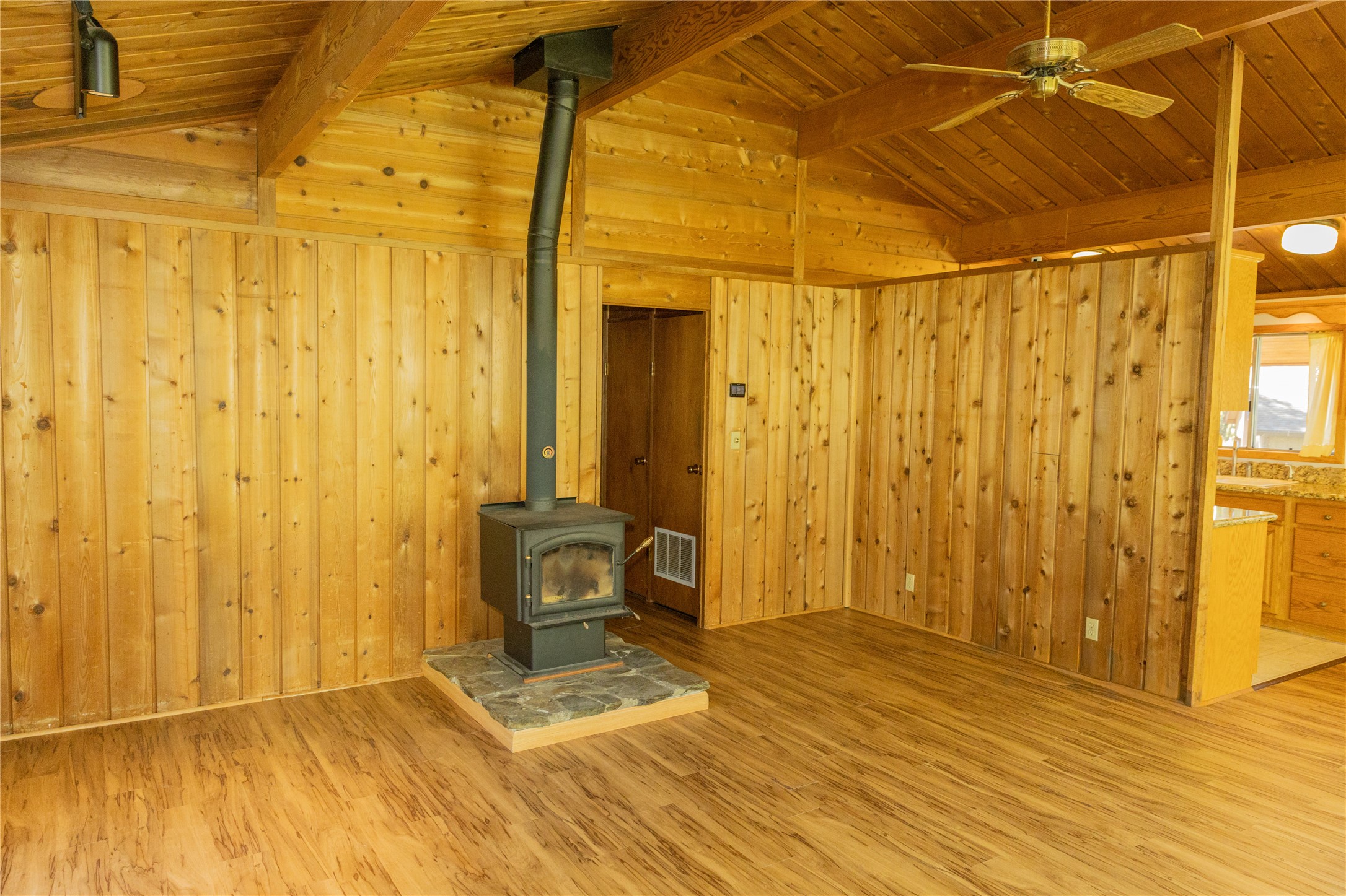 5671 Kootenai River Road Property Photo 11