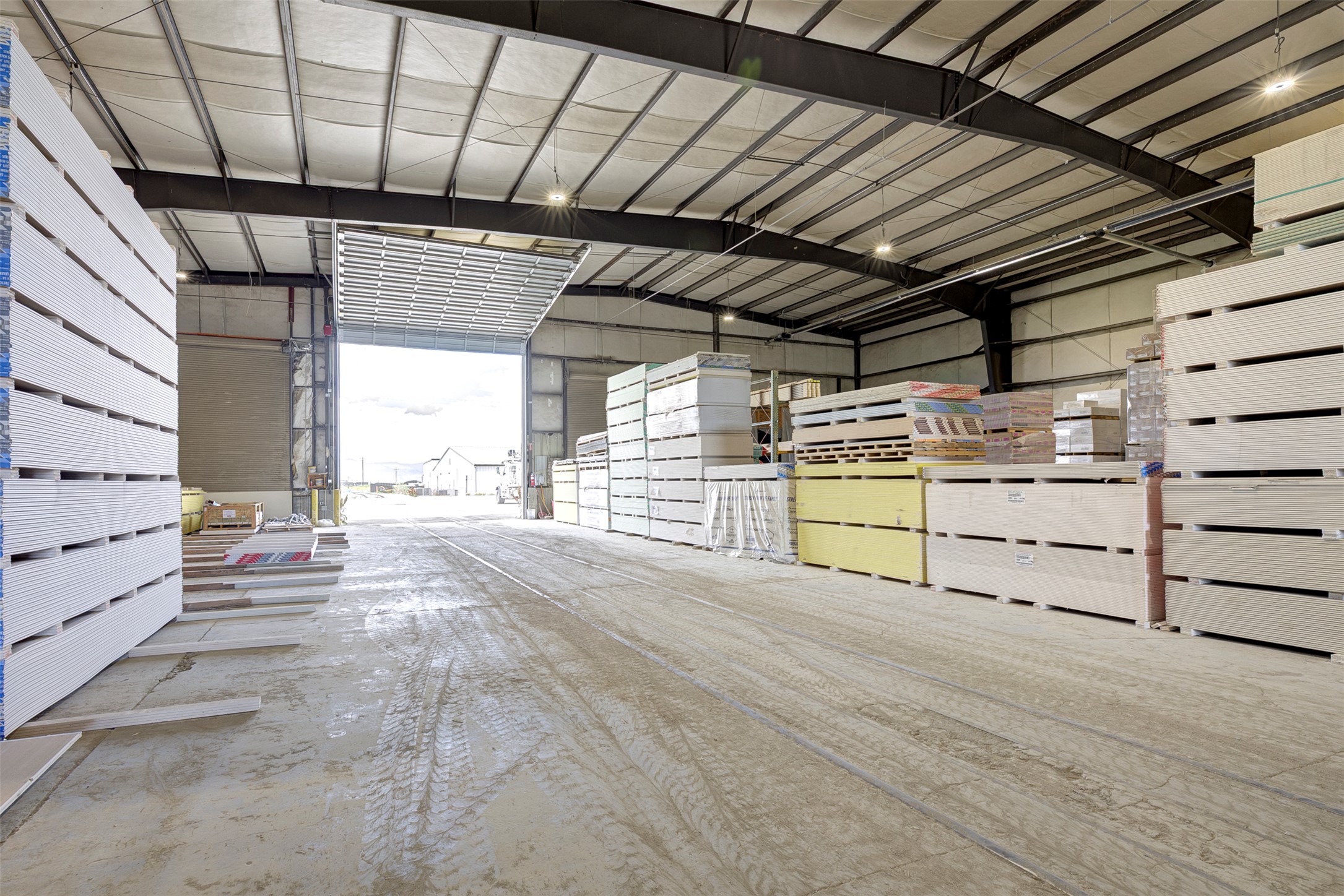4685 Expressway Property Photo 18