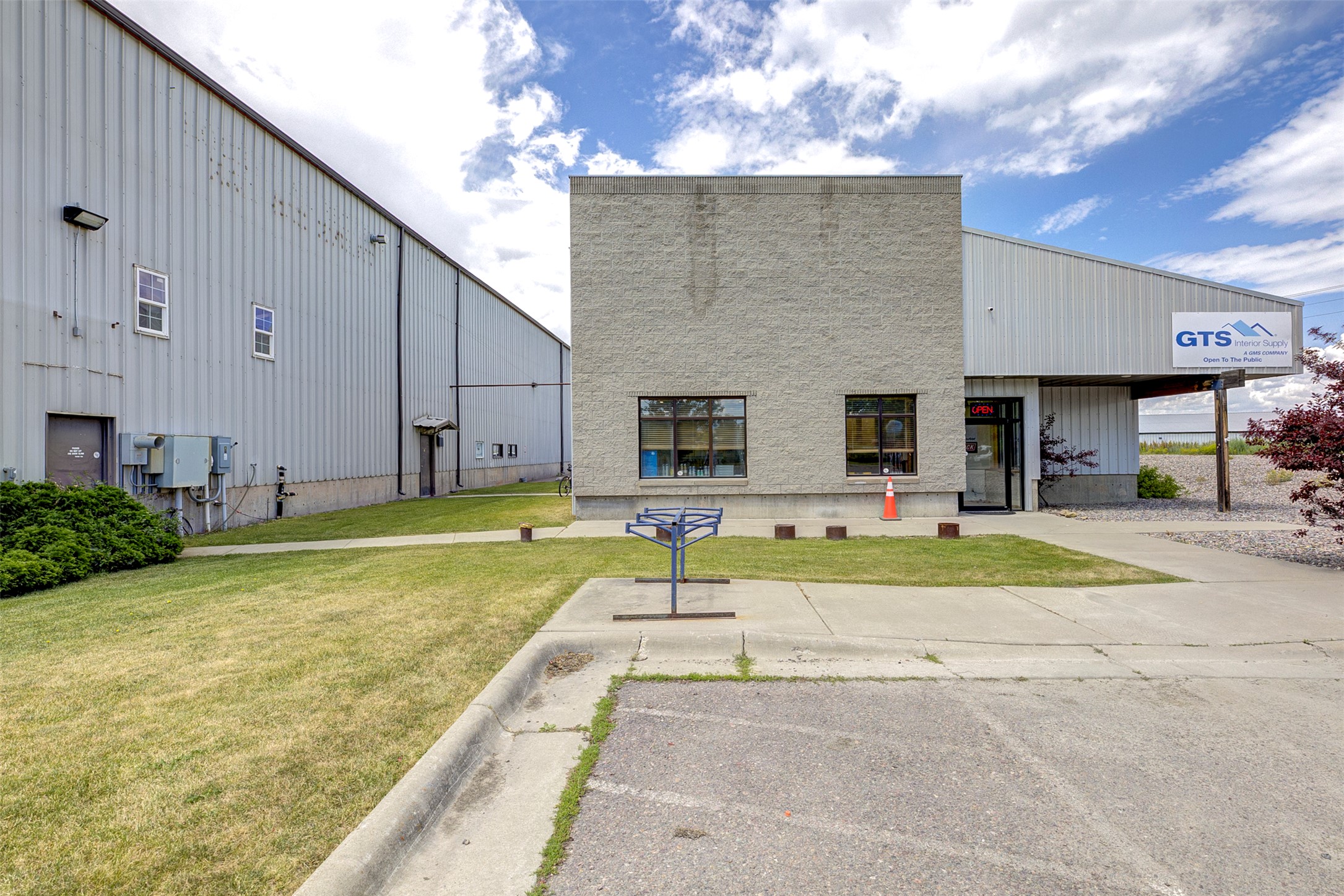 4685 Expressway Property Photo 21