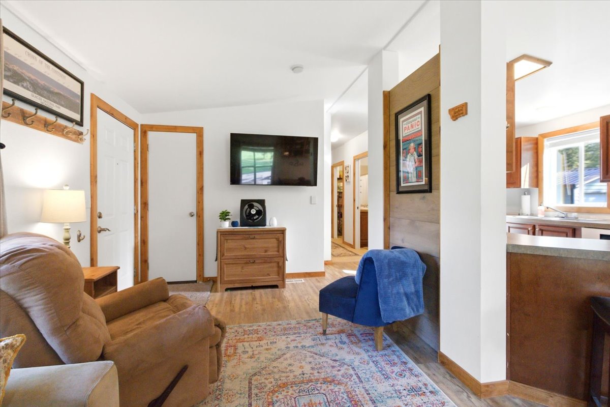 192 Kokanee Drive W Property Photo 3