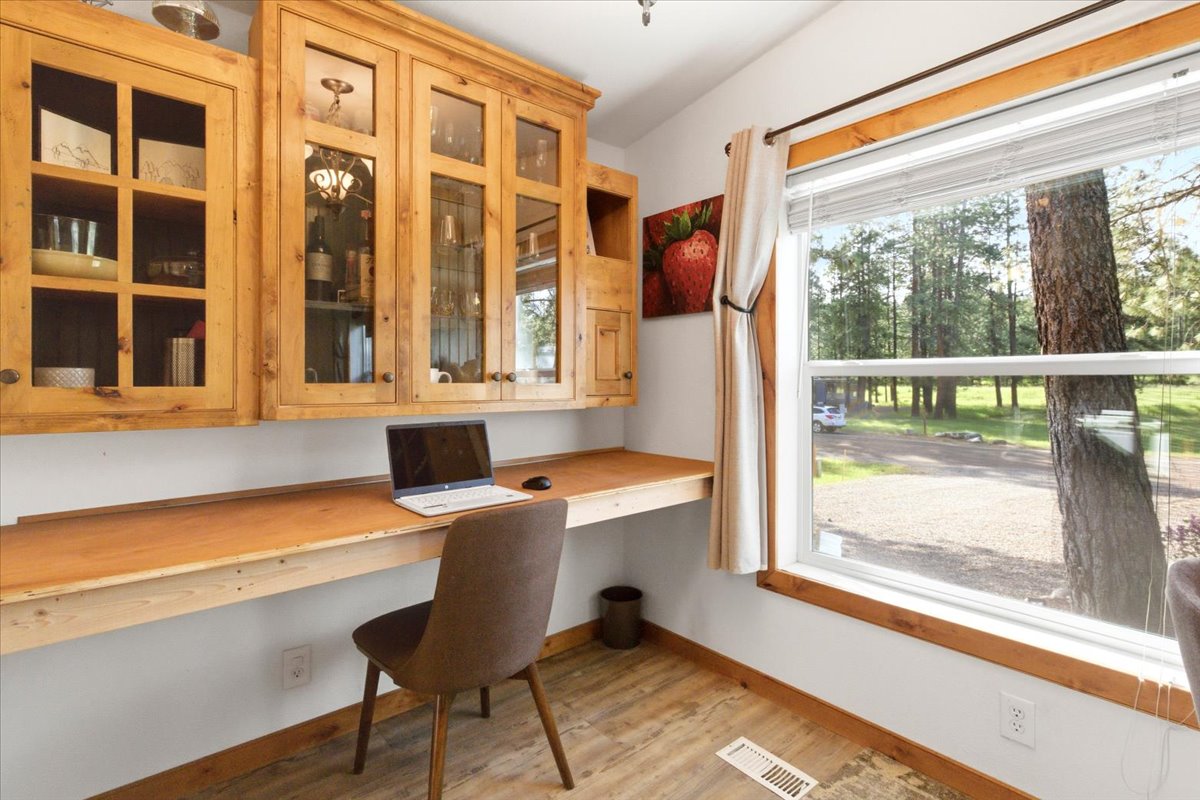 192 Kokanee Drive W Property Photo 11