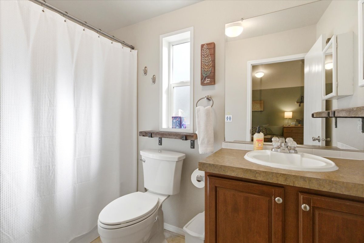 192 Kokanee Drive W Property Photo 14